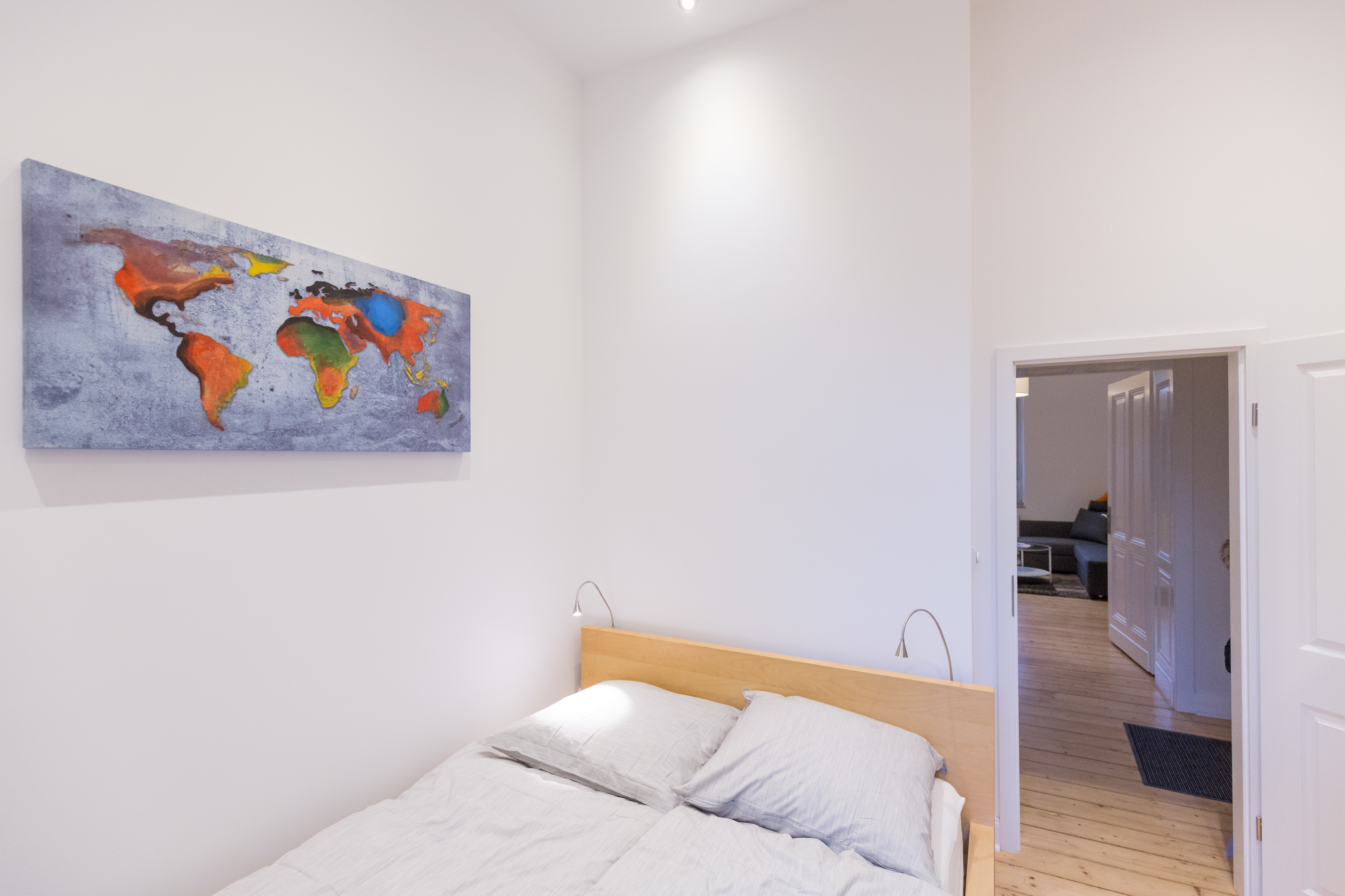 Wunderschöne, kernsanierte und komplett möblierte Altbauwohnung mit offener Küche