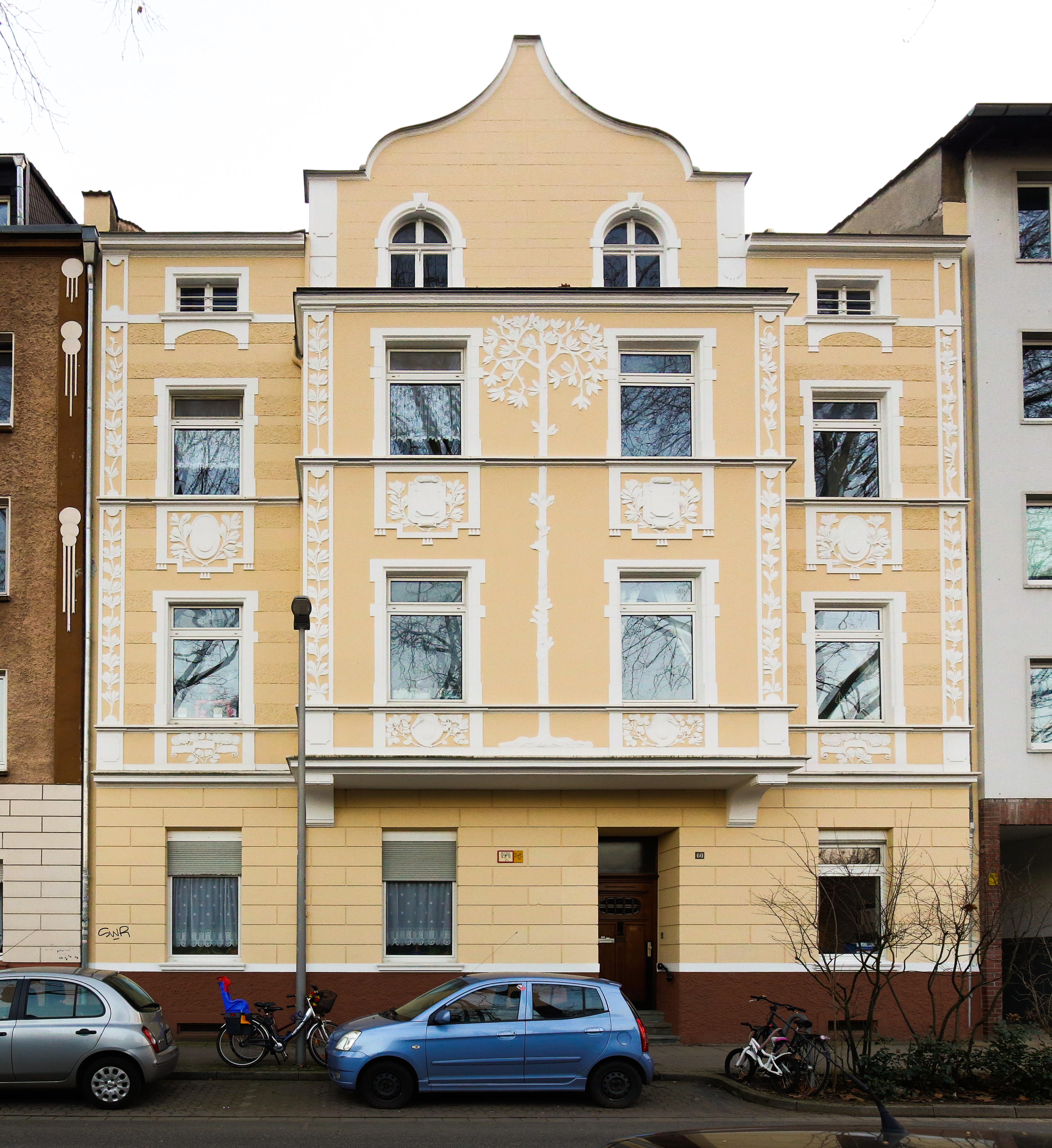 Wunderschöne, kernsanierte und komplett möblierte Altbauwohnung mit offener Küche