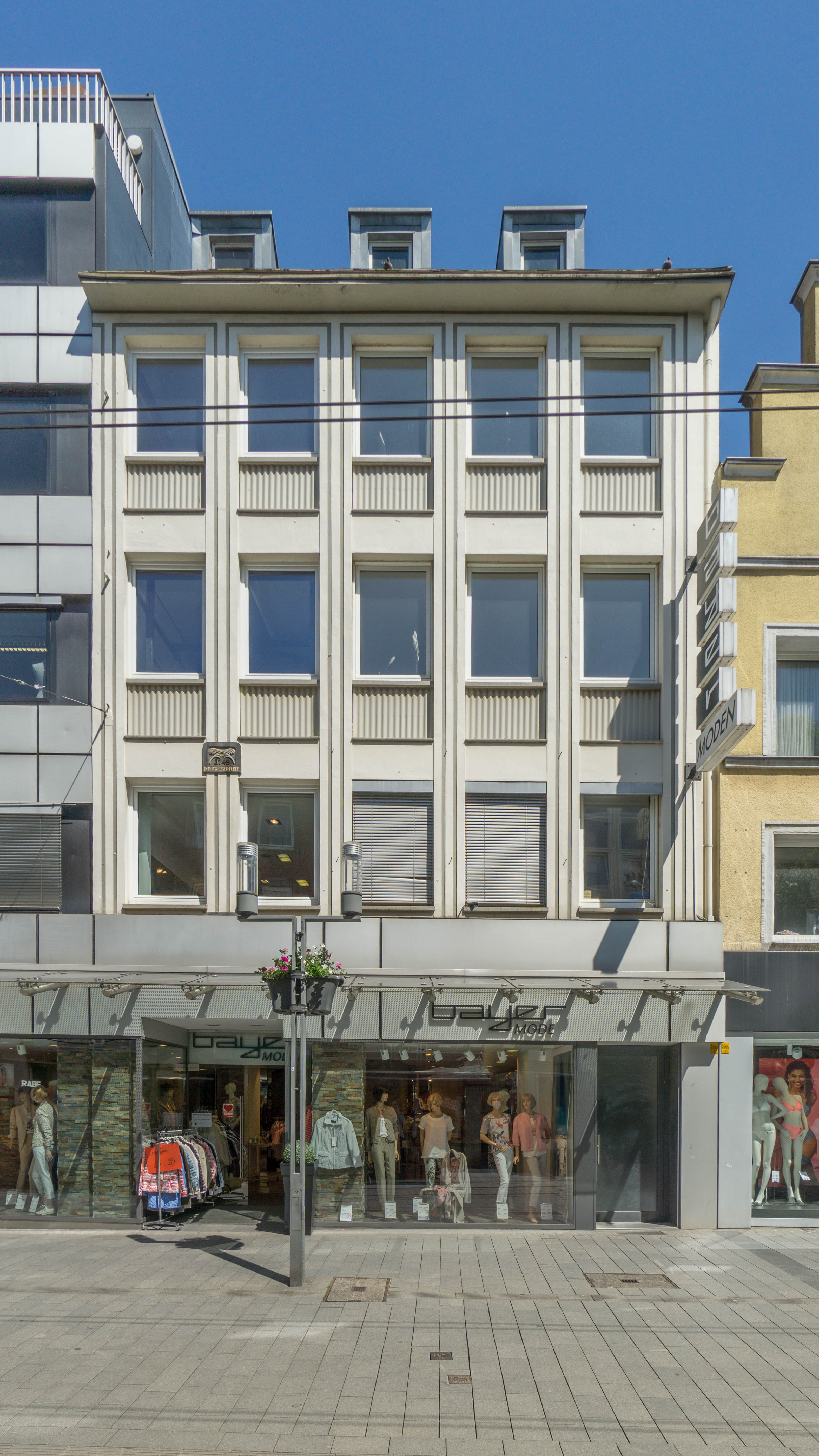 1A Lage in Neuss - Leerstehendes Wohn-/Geschäftshaus auf Einkaufsstraße in bester Gesellschaft