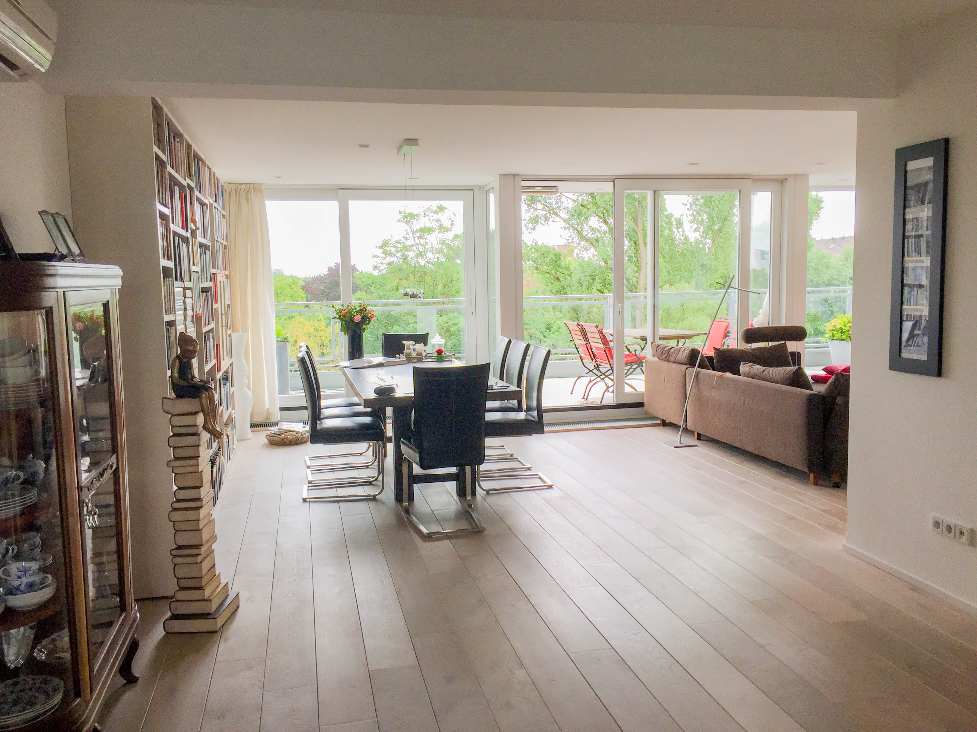Düsseldorf- Zooviertel Top- gepflegte 4-Zimmer-Wohnung mit Terrasse