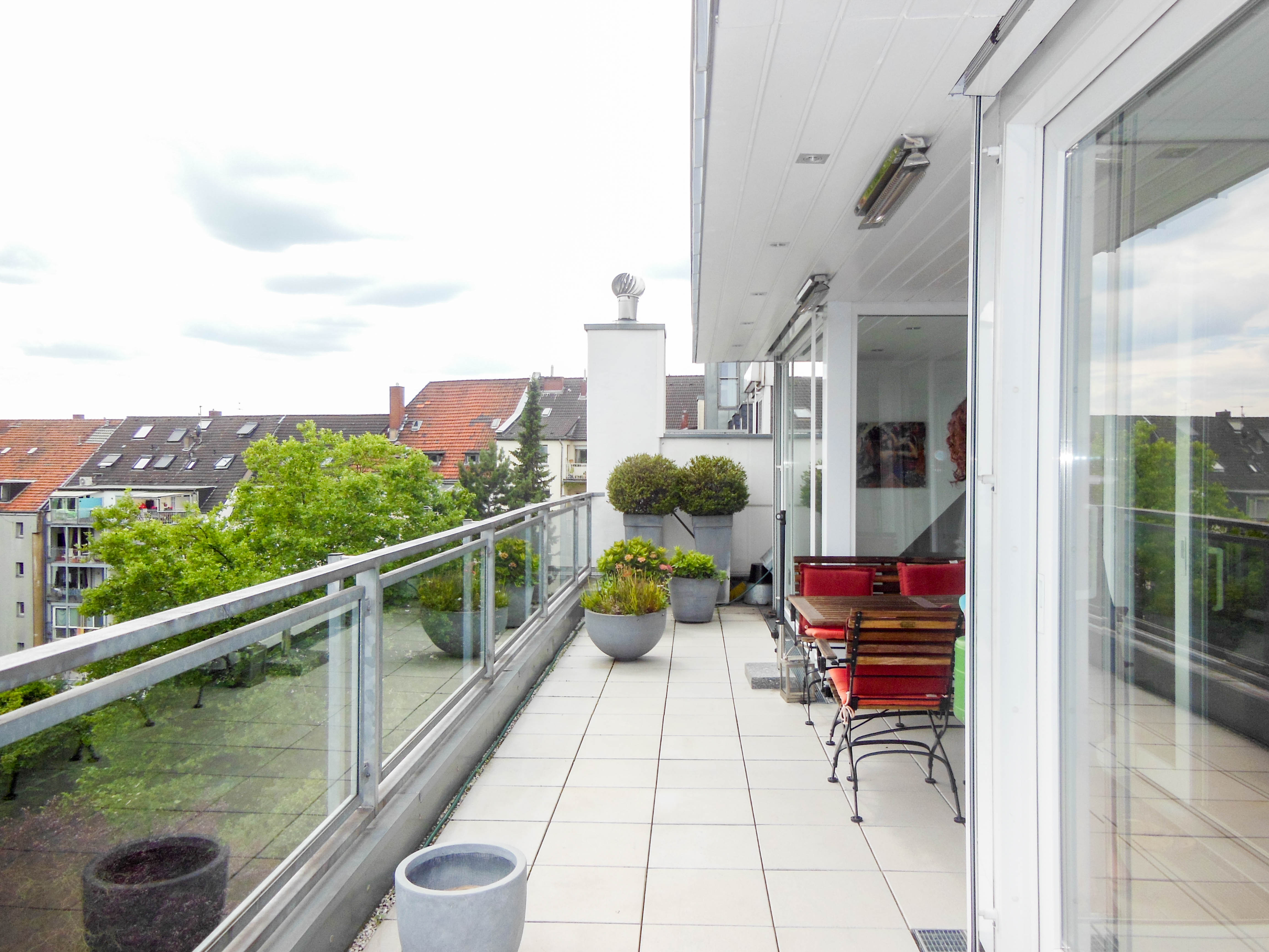 Düsseldorf- Zooviertel Top- gepflegte 4-Zimmer-Wohnung mit Terrasse