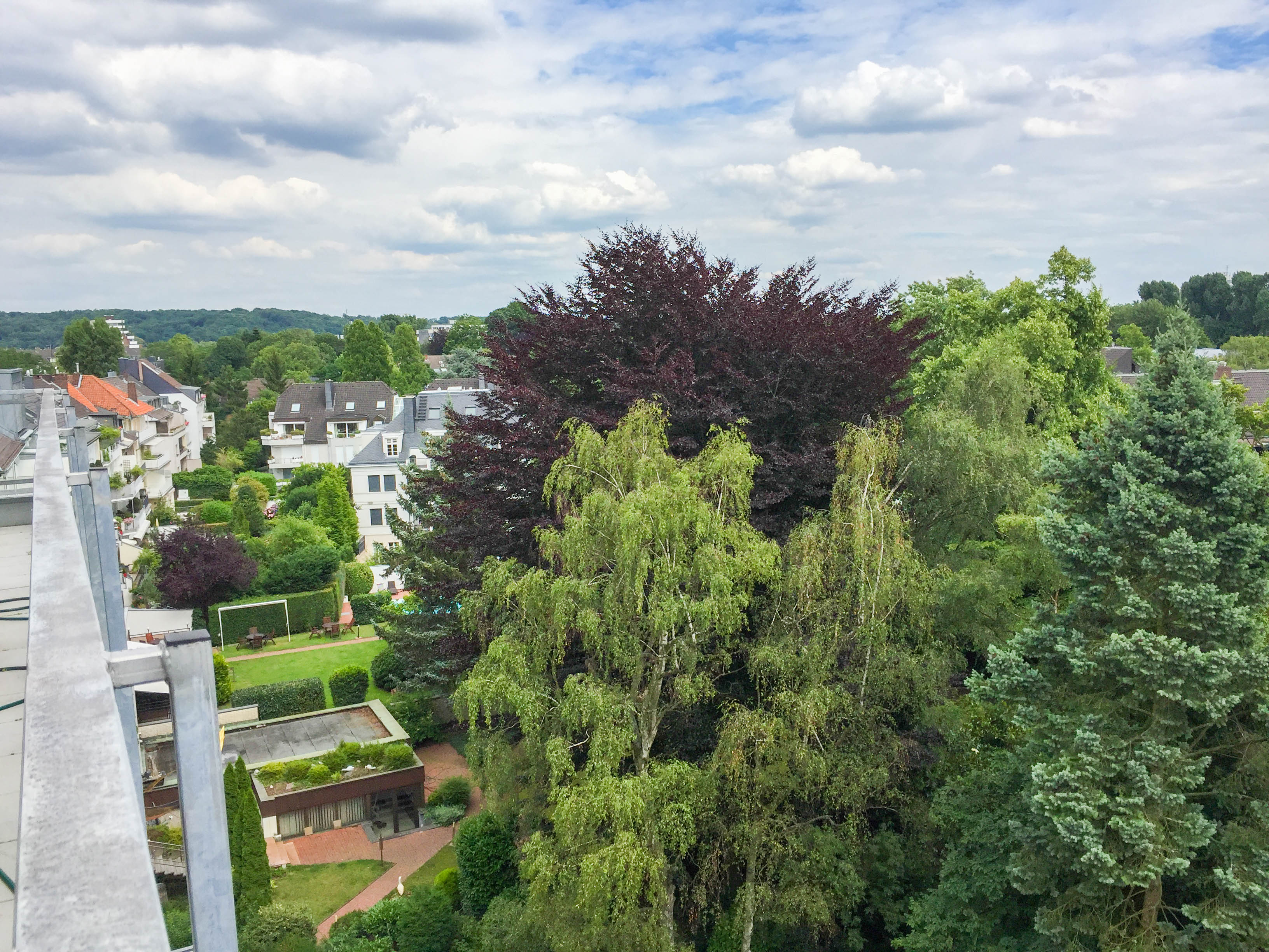 Düsseldorf- Zooviertel Top- gepflegte 4-Zimmer-Wohnung mit Terrasse