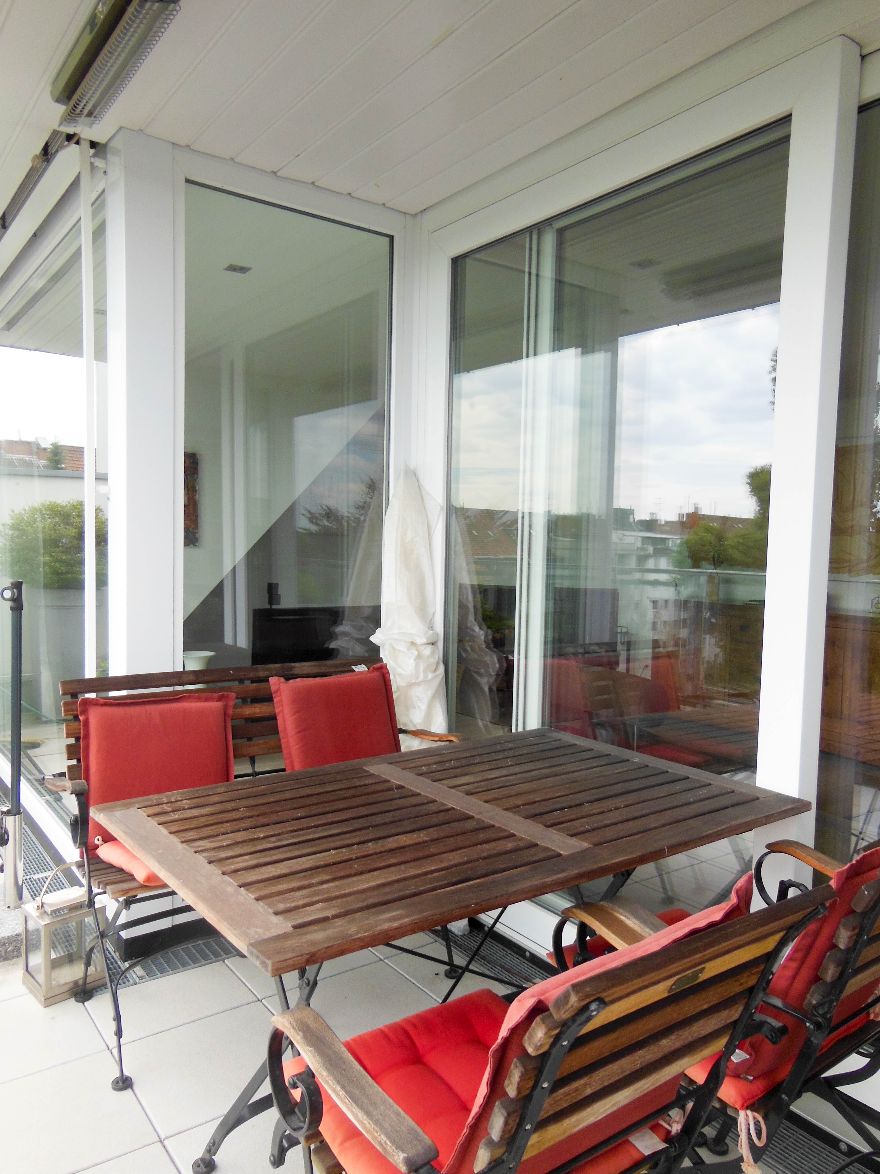 Düsseldorf- Zooviertel Top- gepflegte 4-Zimmer-Wohnung mit Terrasse