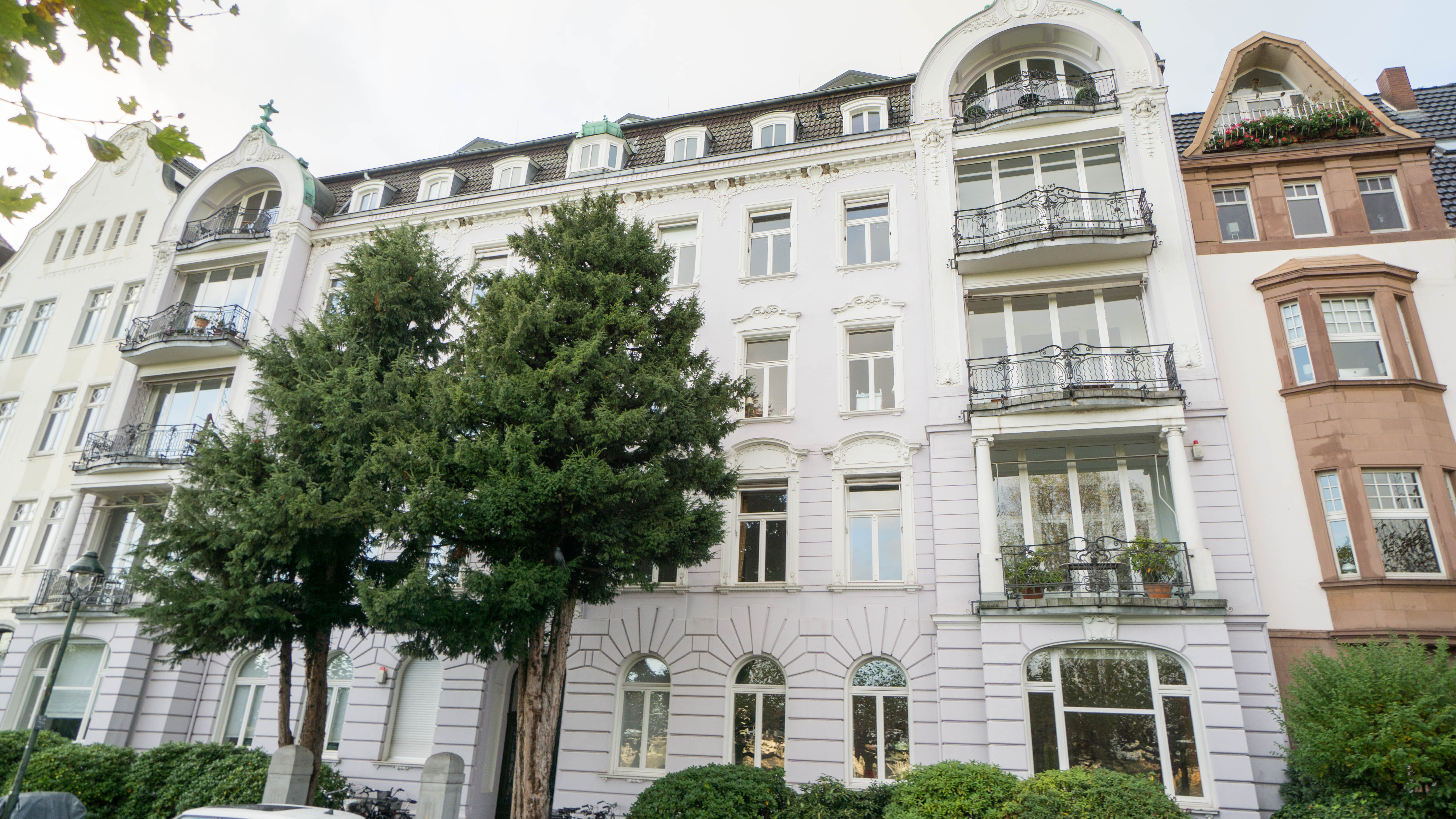 Traumblick auf Rhein und Altstadt: Denkmalgeschützte Eigentumswohnung in Toplage