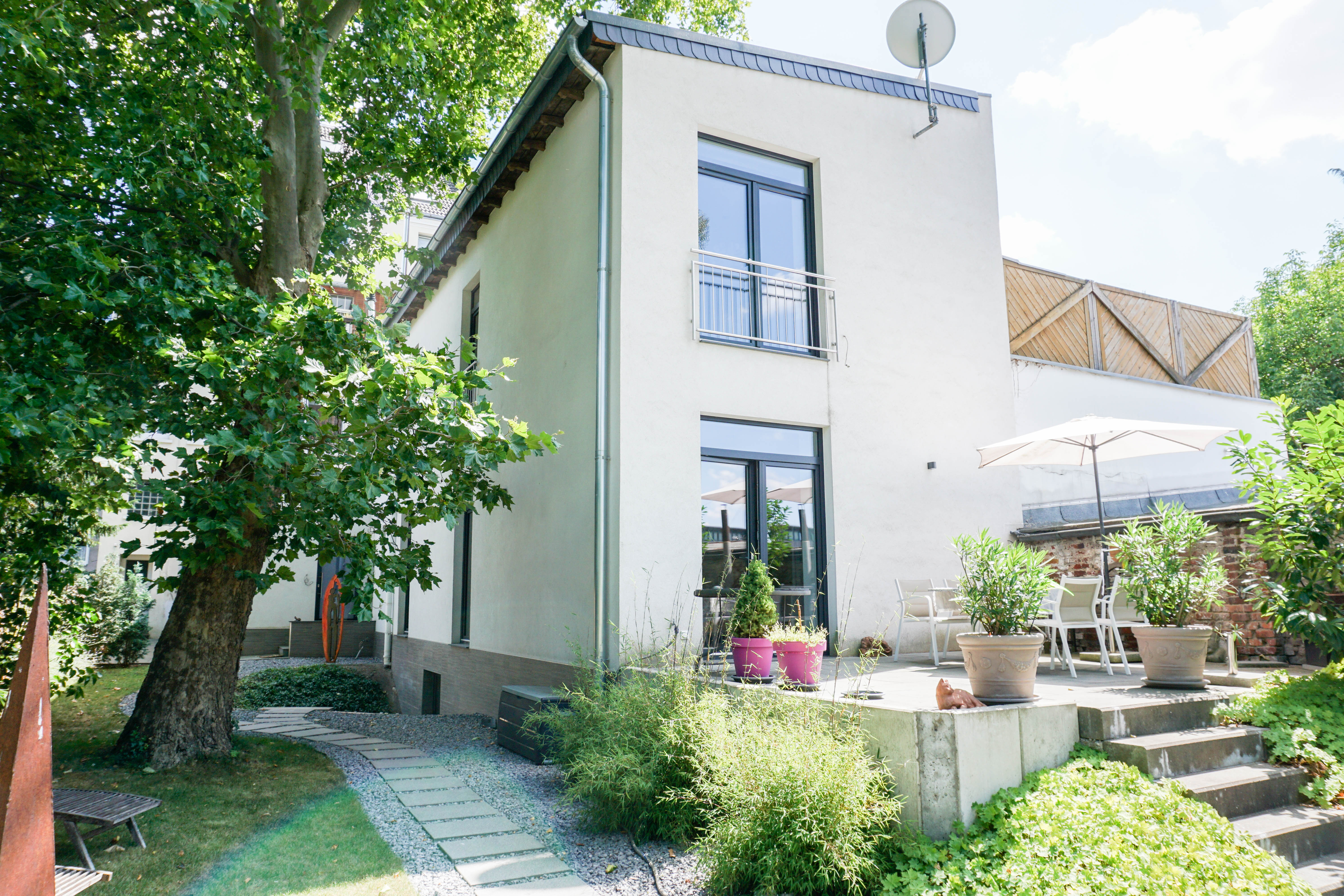 MUST-HAVE für Individualisten: 200 m² LOFT zzgl. 2 Whg./Einfamilienhaus mit weitläufigem Grundstück