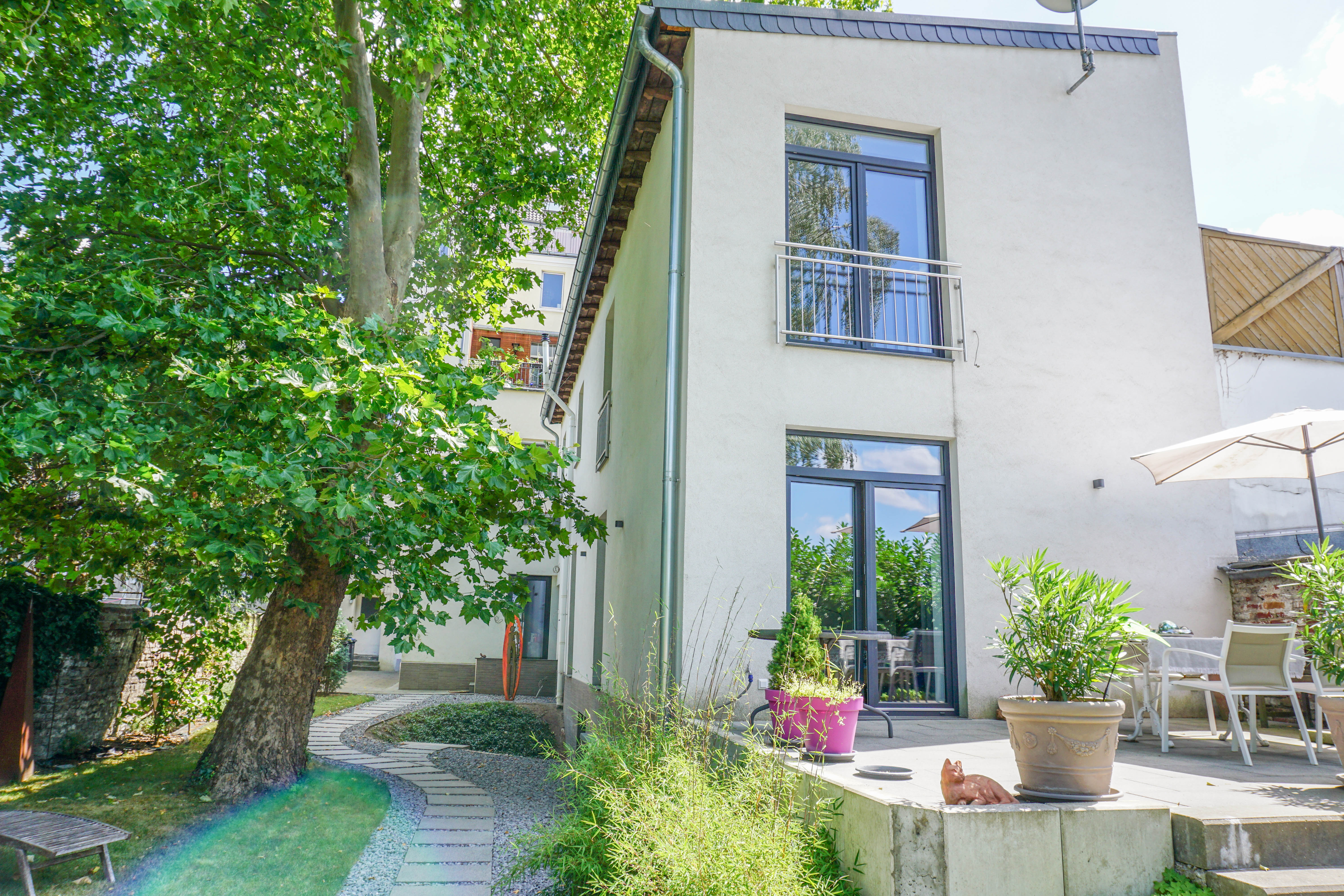 MUST-HAVE für Individualisten: 200 m² LOFT zzgl. 2 Whg./Einfamilienhaus mit weitläufigem Grundstück