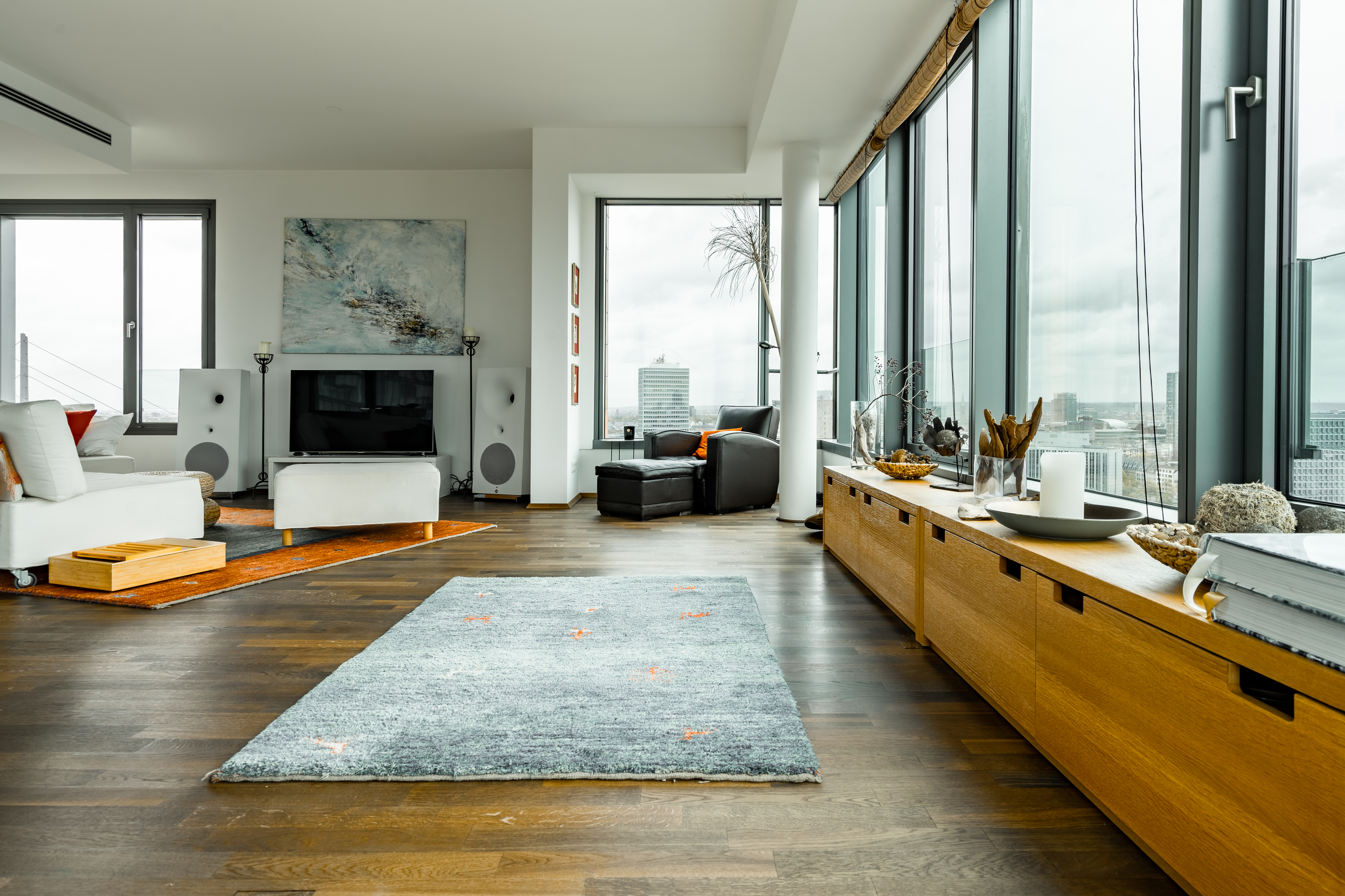 Mittendrin aber dennoch über den Dingen wohnen: Einzigartige Panoramawohnung im Portobellohaus