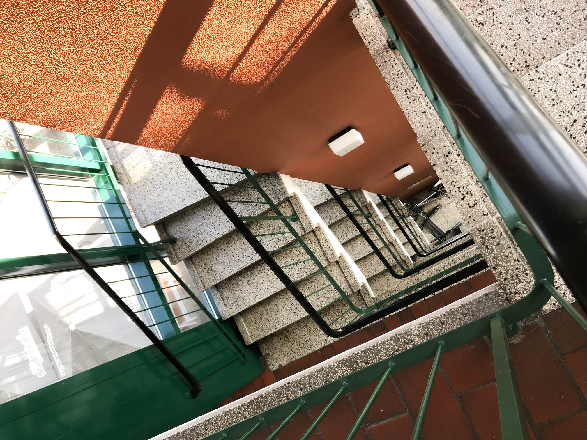 Kleine Welt ganz groß - 2-Zimmer Wohnung mit offener Küche und großem Balkon in sehr zentraler Lage