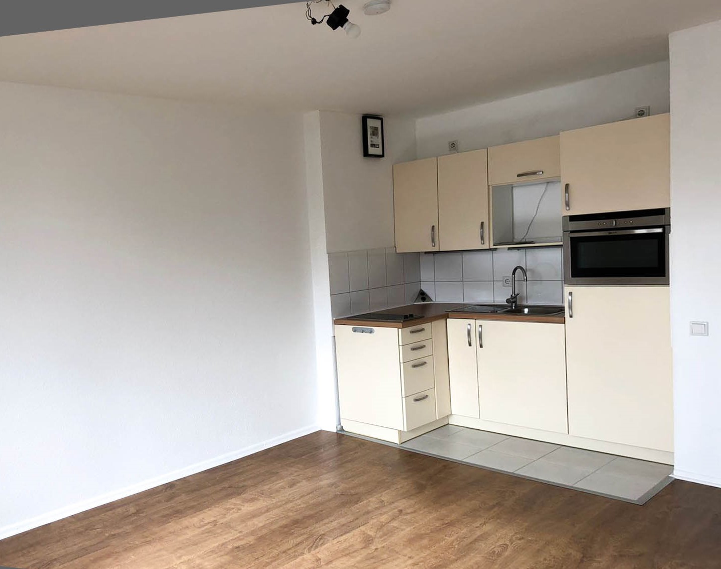 Kleine Welt ganz groß - 2-Zimmer Wohnung mit offener Küche und großem Balkon in sehr zentraler Lage