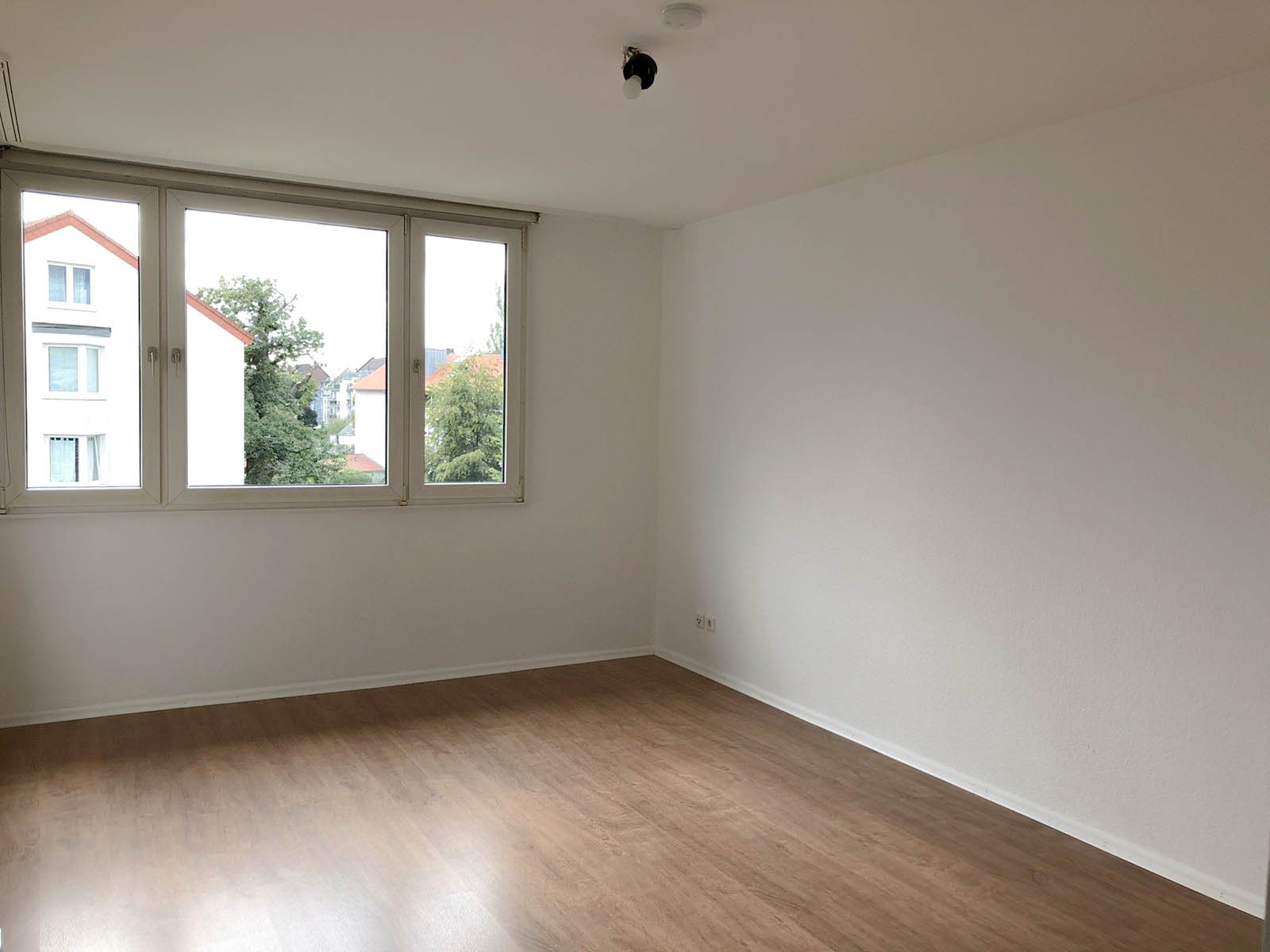 Kleine Welt ganz groß - 2-Zimmer Wohnung mit offener Küche und großem Balkon in sehr zentraler Lage