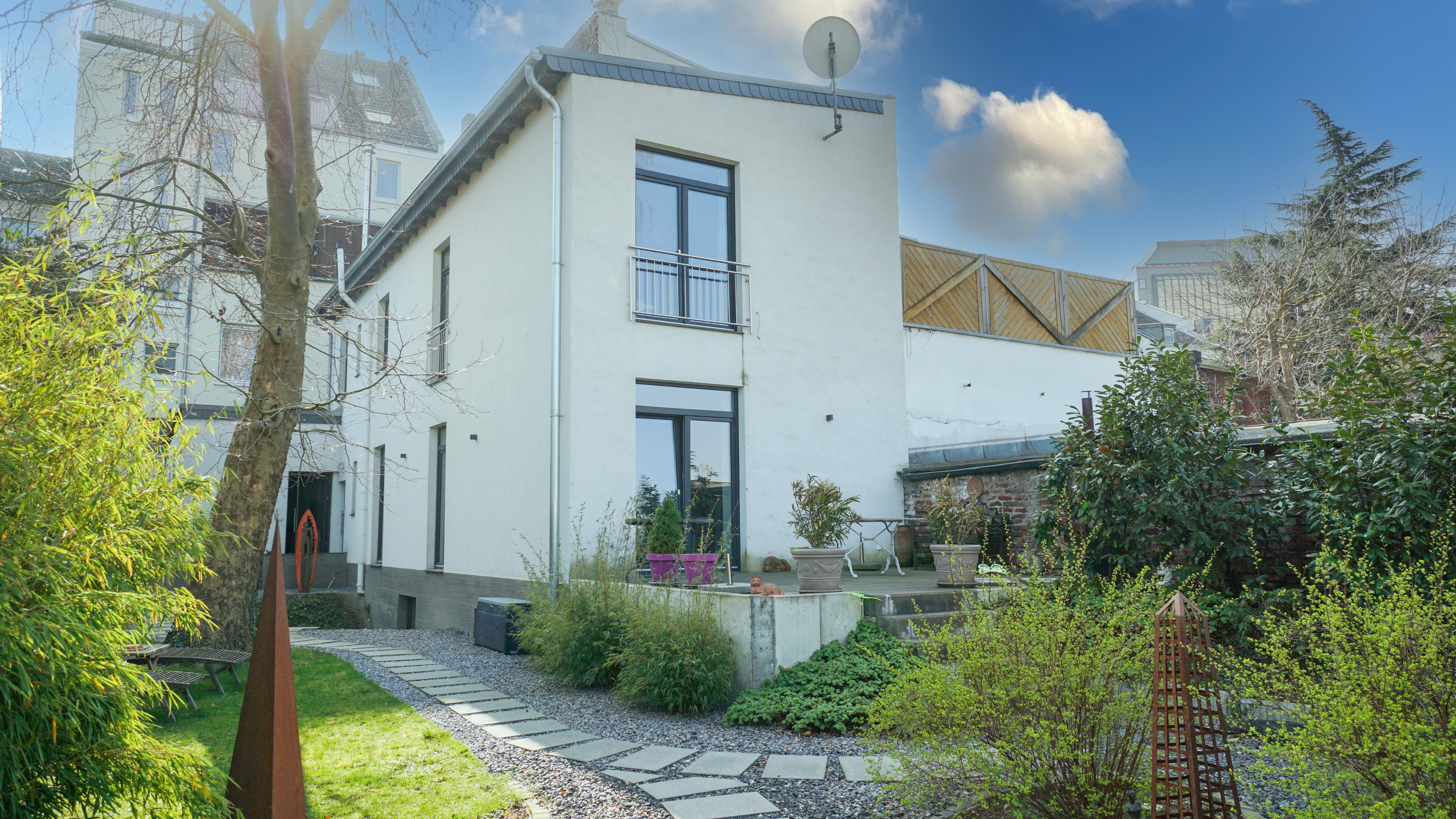 Landeshauptstadt Düsseldorf - Haus im Haus – Wohnen und Arbeiten
