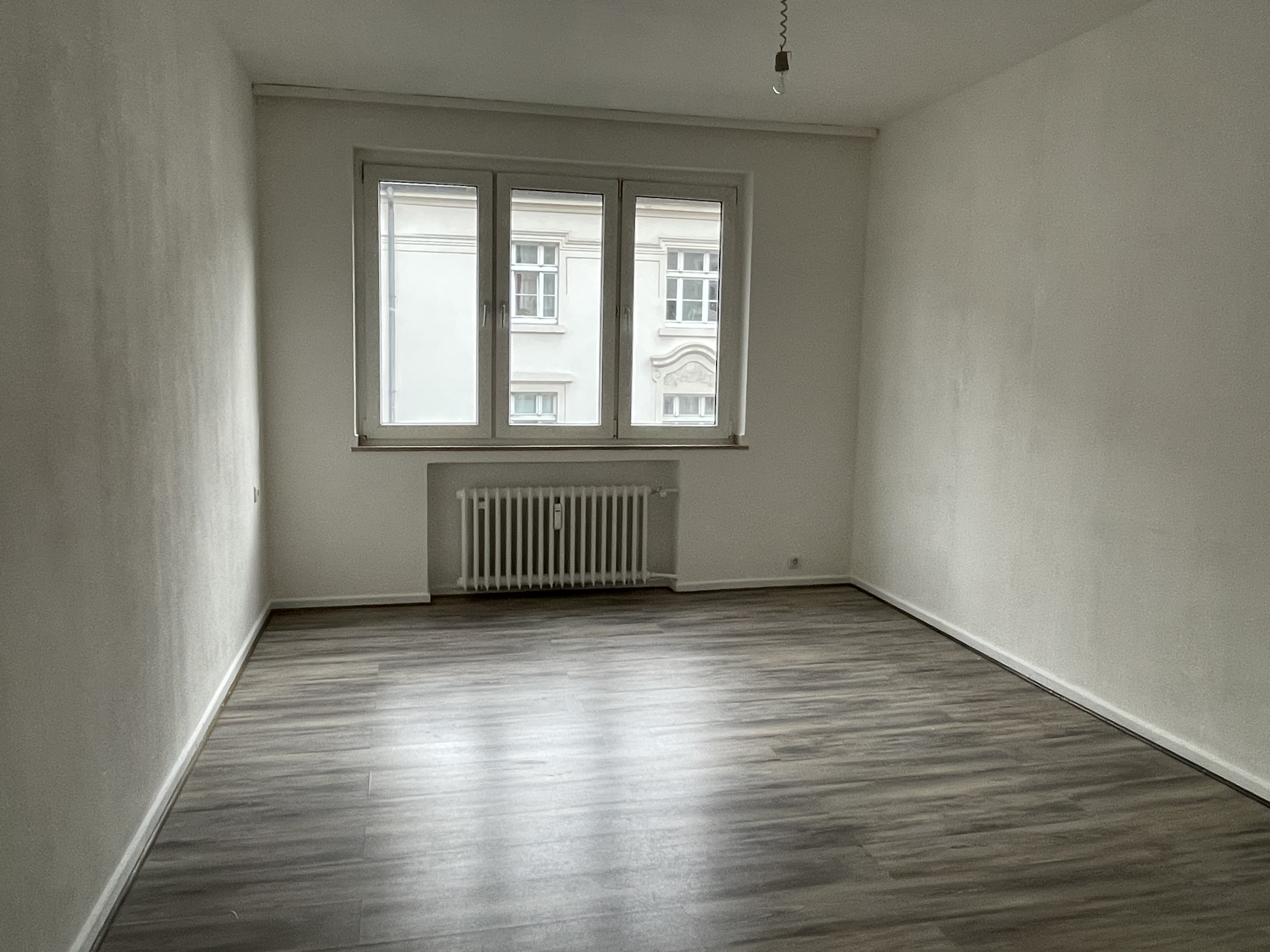 Big City Life. Zentral & urban und großzügig. 2 Zi. mit Balkon in Stadmitte