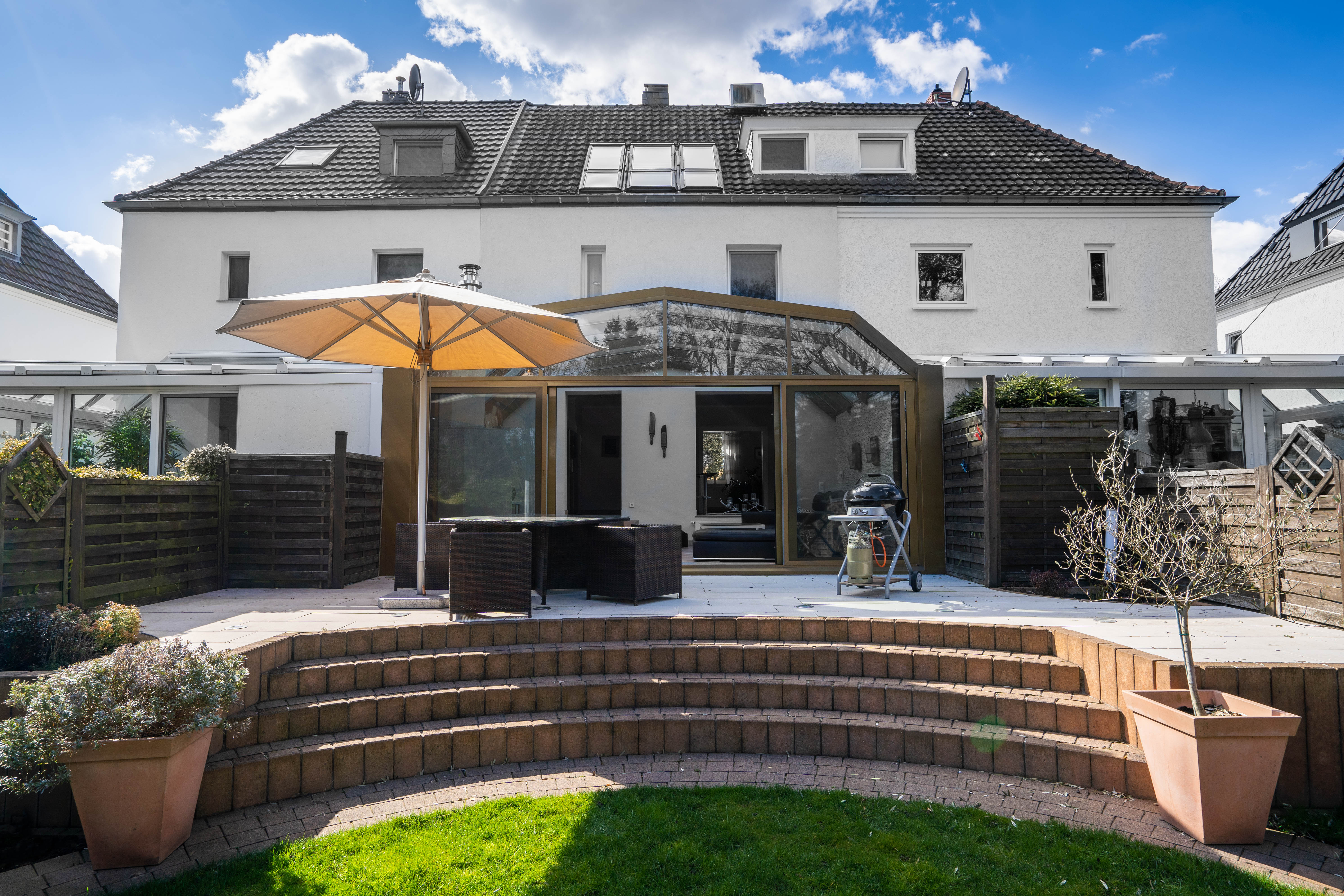 Top-gepflegtes Stadthaus mit wunderschönen Garten in gesuchter Wohnlage