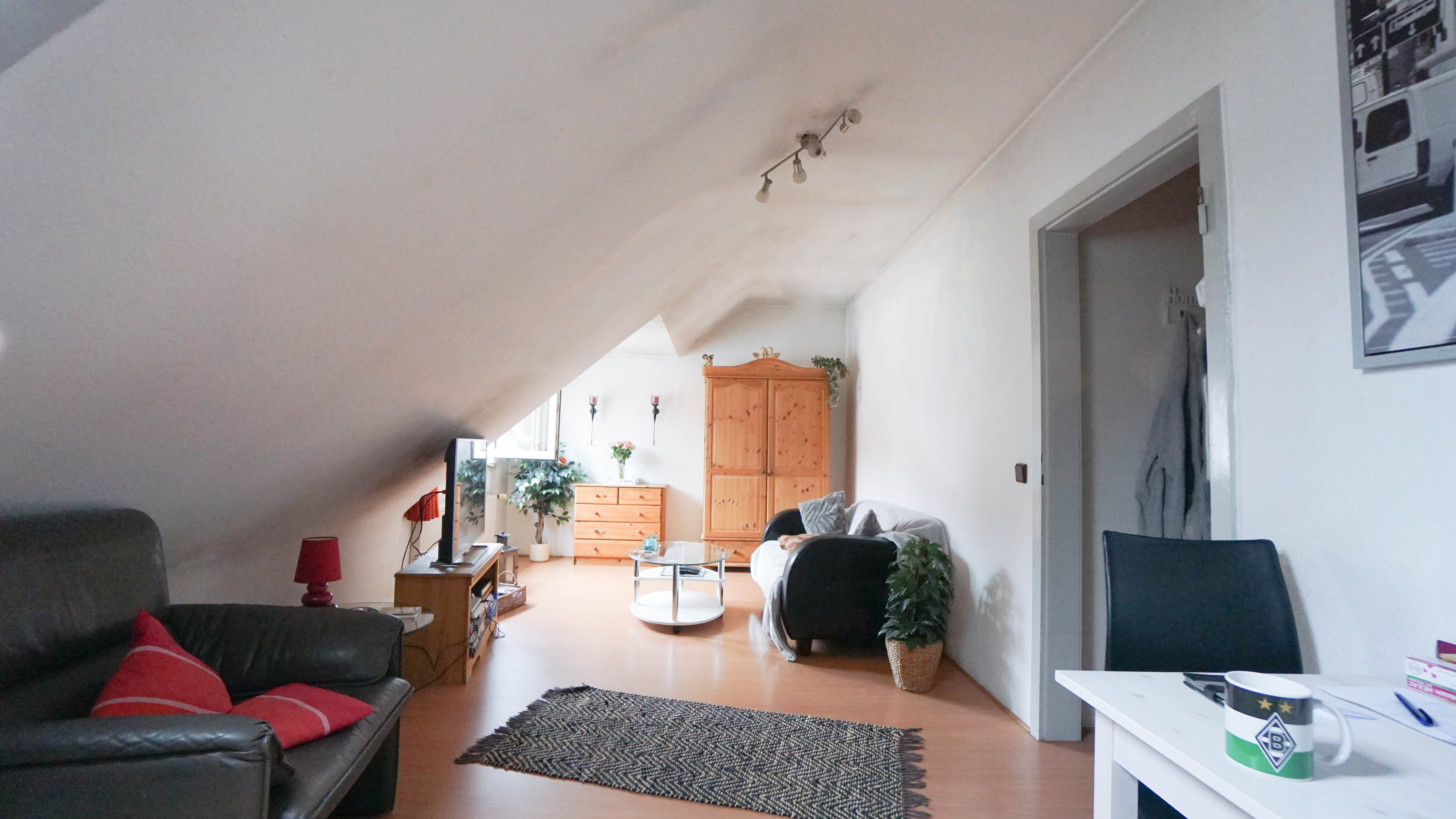 Dieser Preis ist HEISS! Clever investieren in Düsseldorf: DG Wohnung in Rath