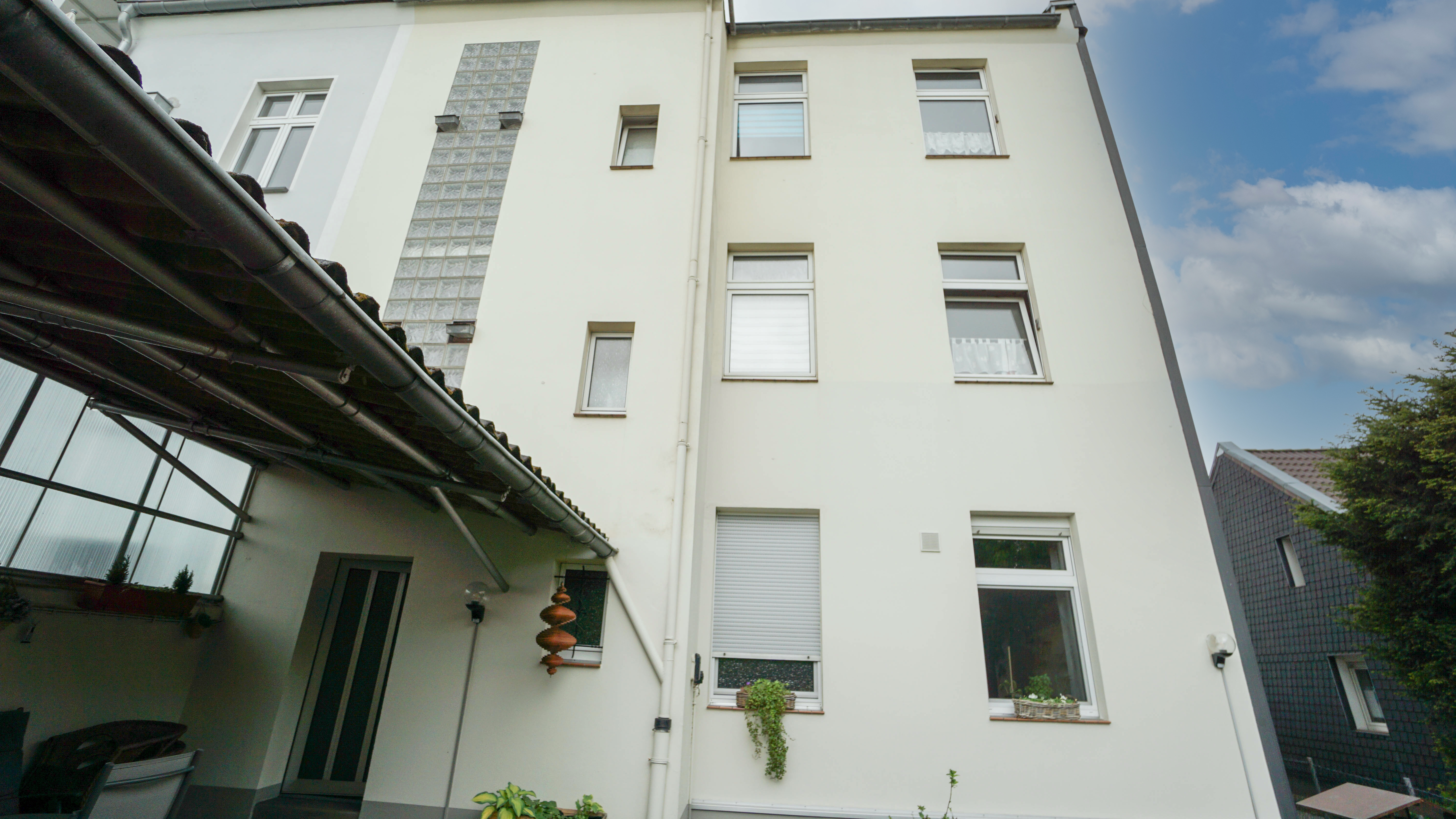 * RESERVIERT * vollvermietetes Mehrfamilienhaus: Stilaltbau mit Mietsteigerungspotenzial