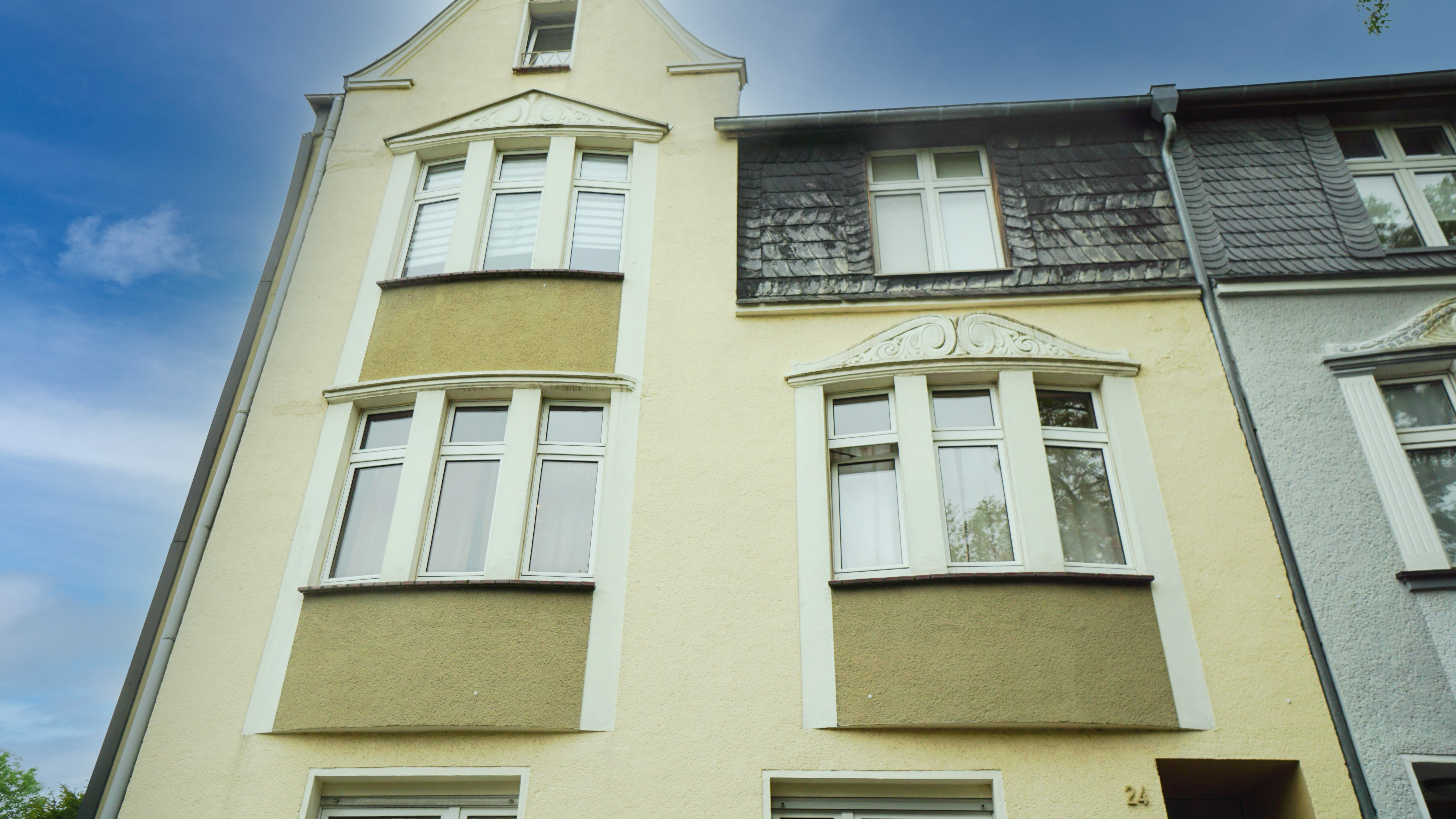 * RESERVIERT * vollvermietetes Mehrfamilienhaus: Stilaltbau mit Mietsteigerungspotenzial