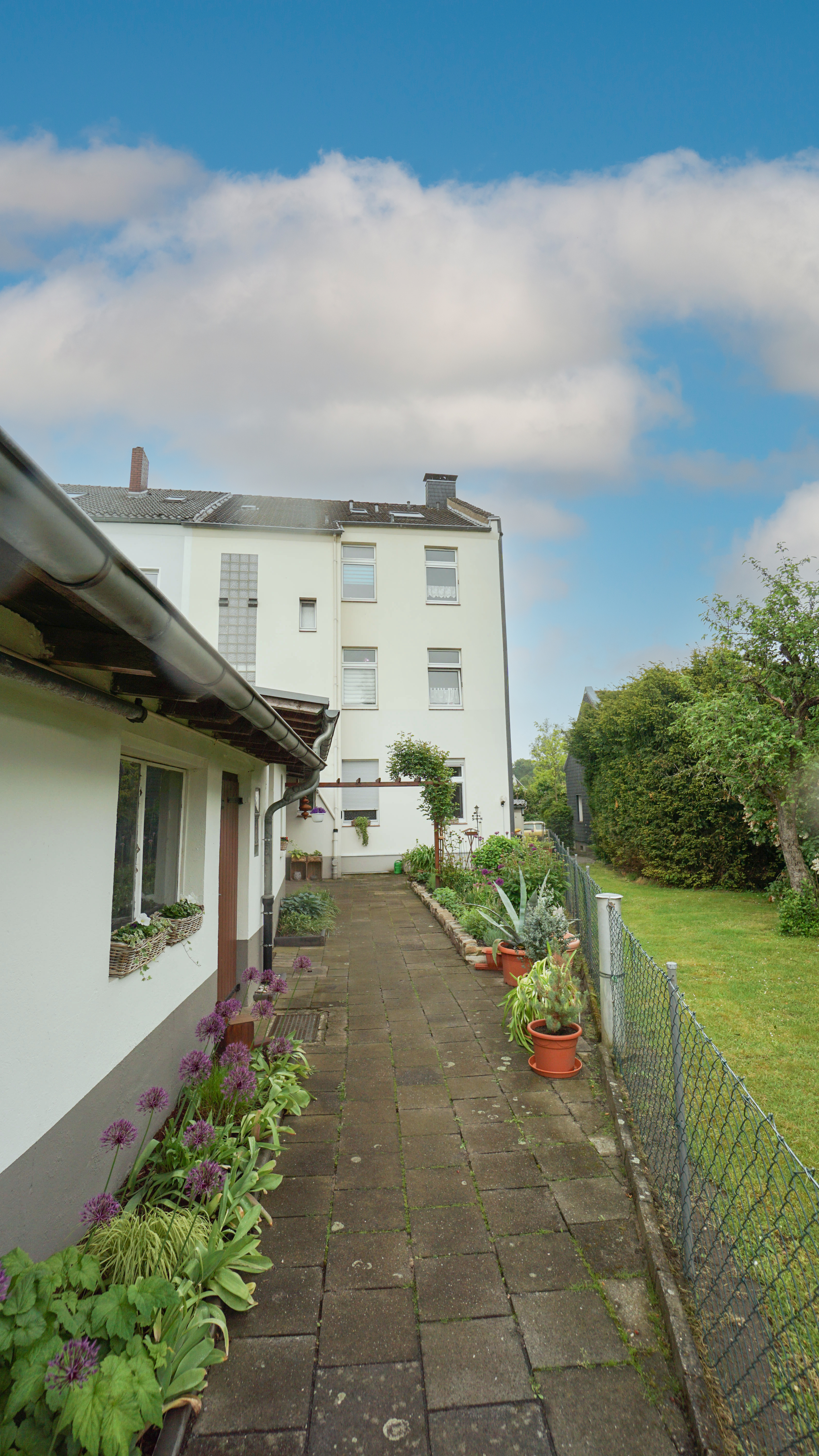 * RESERVIERT * vollvermietetes Mehrfamilienhaus: Stilaltbau mit Mietsteigerungspotenzial