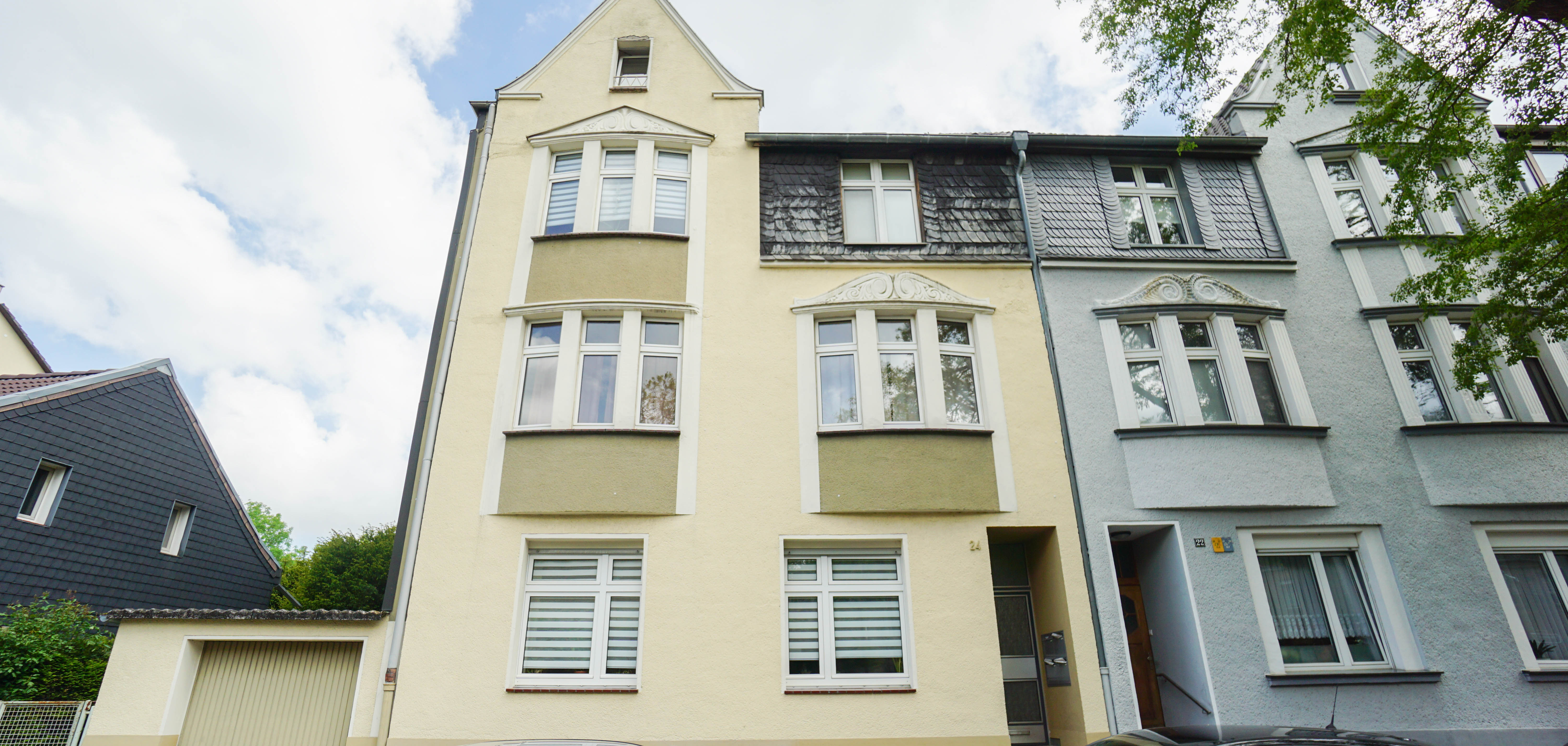 * RESERVIERT * vollvermietetes Mehrfamilienhaus: Stilaltbau mit Mietsteigerungspotenzial