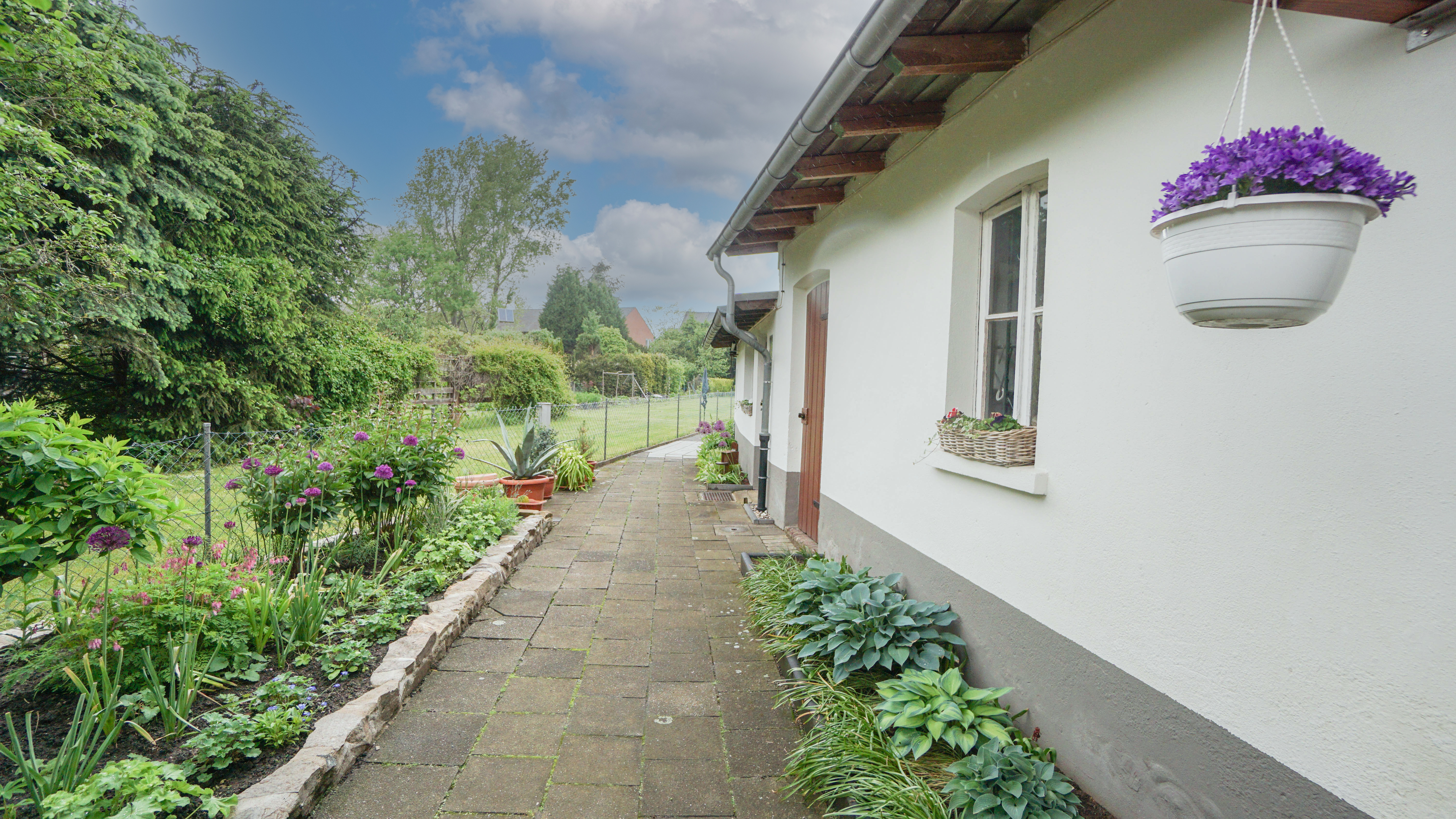 * RESERVIERT * vollvermietetes Mehrfamilienhaus: Stilaltbau mit Mietsteigerungspotenzial