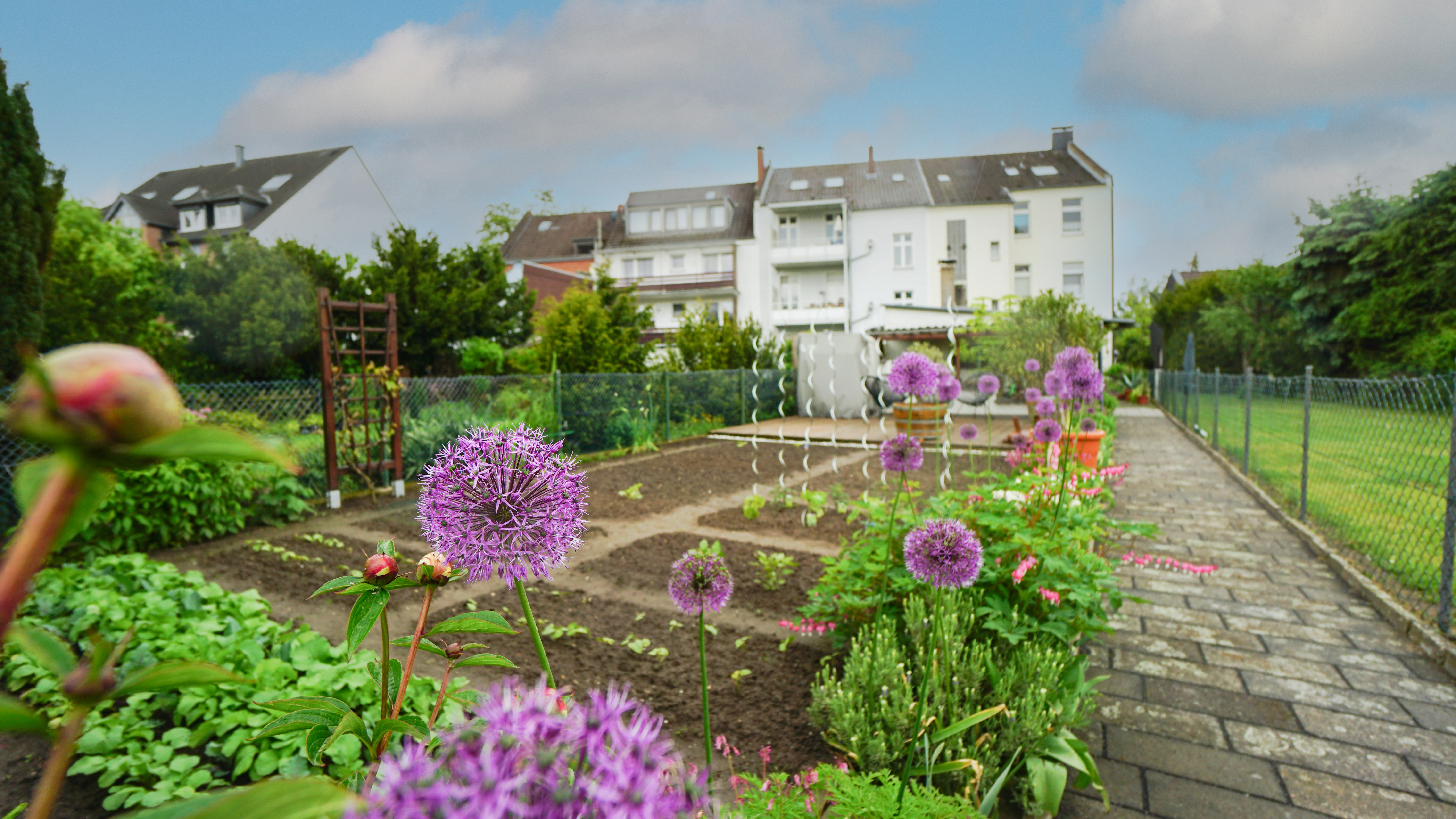 * RESERVIERT * vollvermietetes Mehrfamilienhaus: Stilaltbau mit Mietsteigerungspotenzial