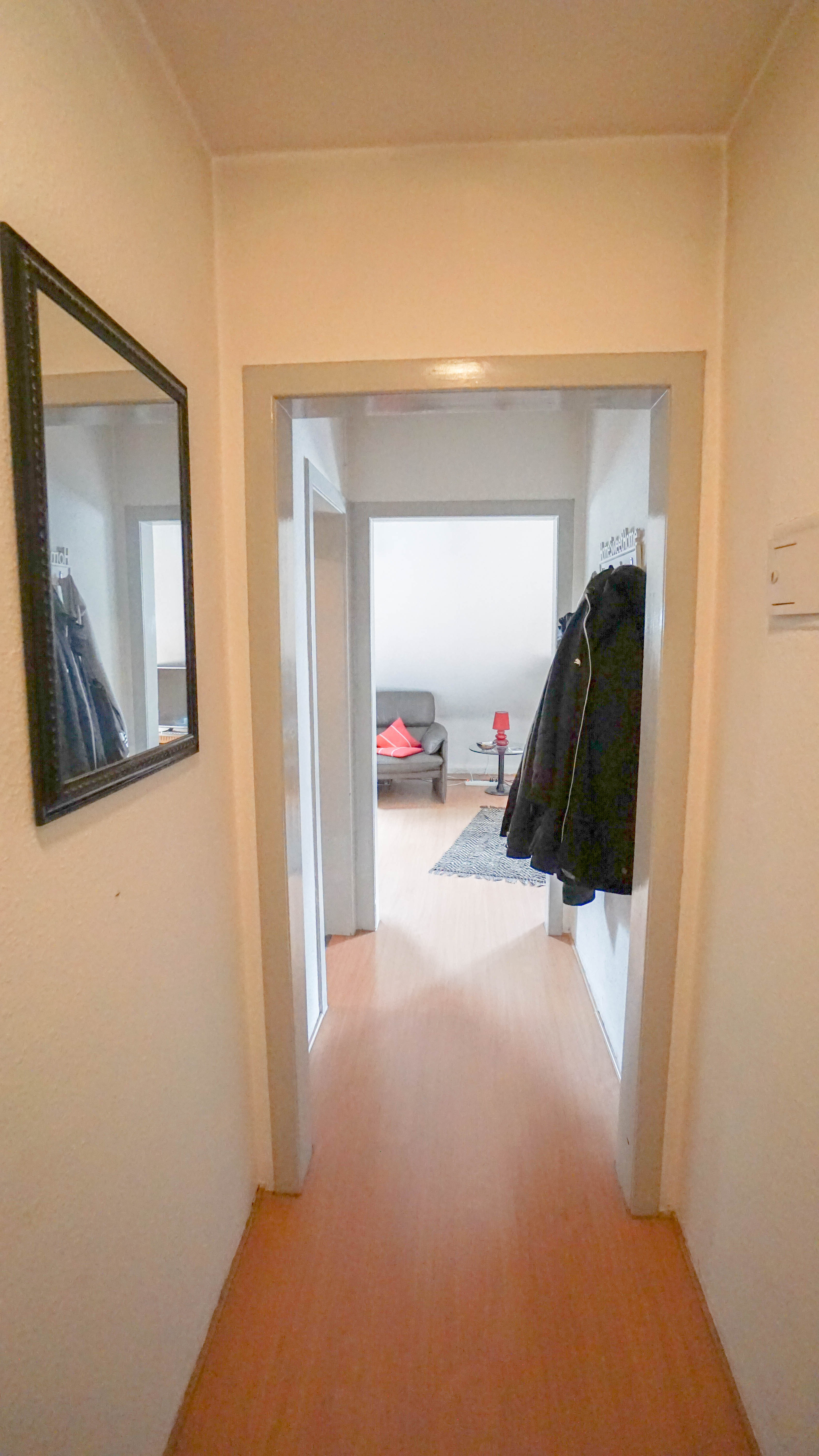 Klein & fein und lukrativ ! Clever investieren in Düsseldorf: DG Wohnung in Rath