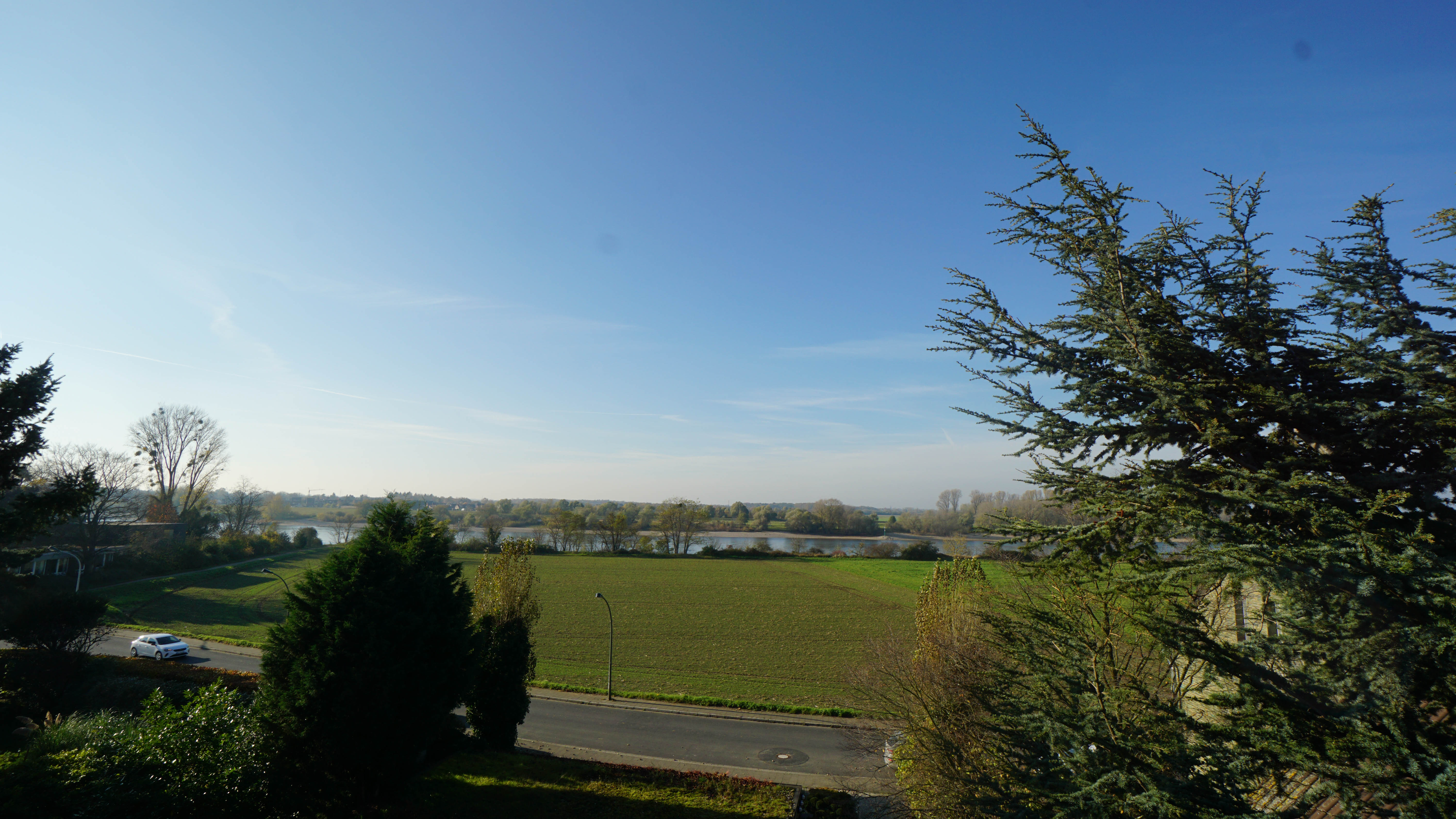 Himmlischer Ausblick auf den Rhein! Mondän & vielfälig & idyllisch wohnen wie im eigenen Haus