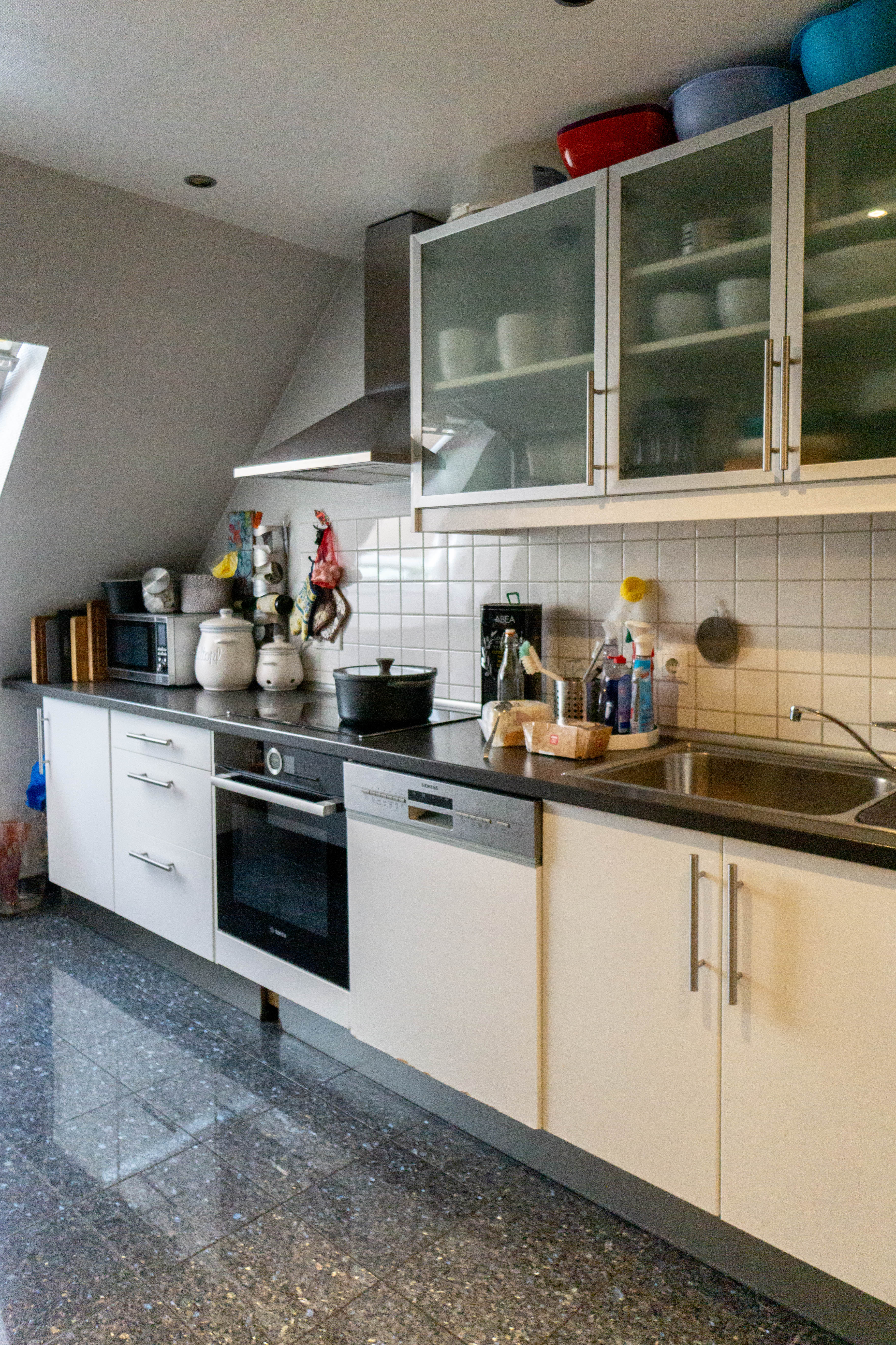 Faktor 28 ! Wohn- und Geschäftshaus mit modernisierten Wohnungen und Mietsteigerungspotenzial