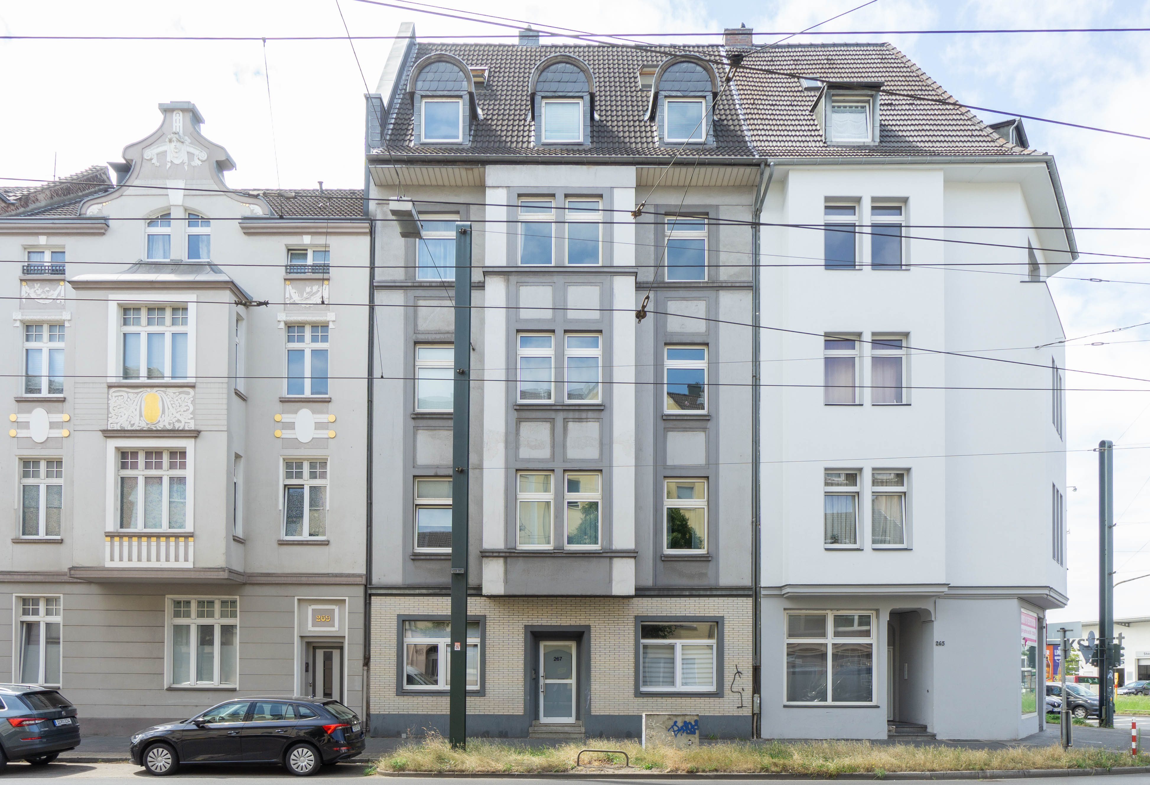 Solide vermietetes Wohnhaus mit 10 Einheiten in Lierenfeld - Top Rendite in Düsseldorf
