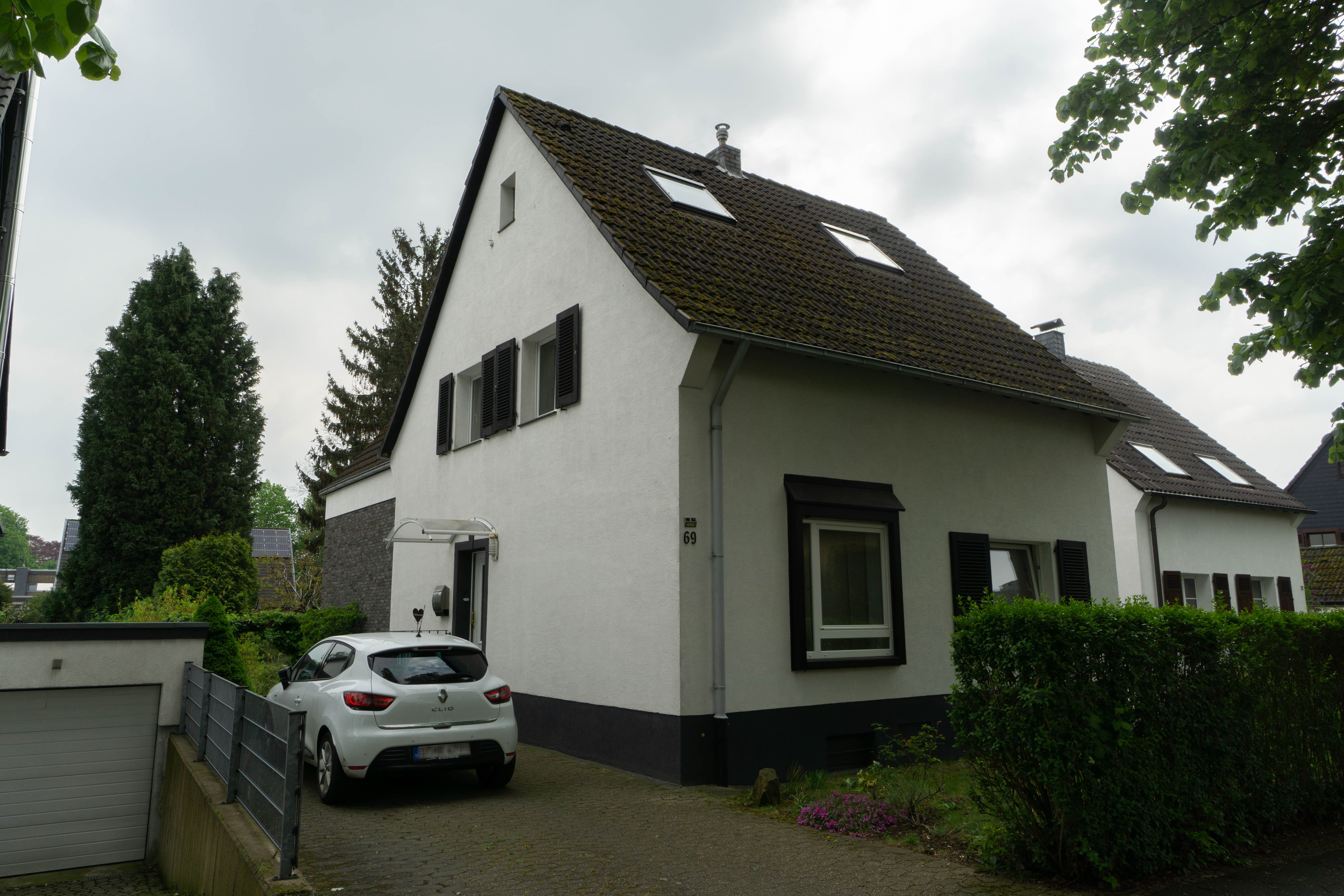 Top- gepflegtes, bezugsfreies Zweifamilienhaus auf großem Grundstück in gesuchter Wohnlage