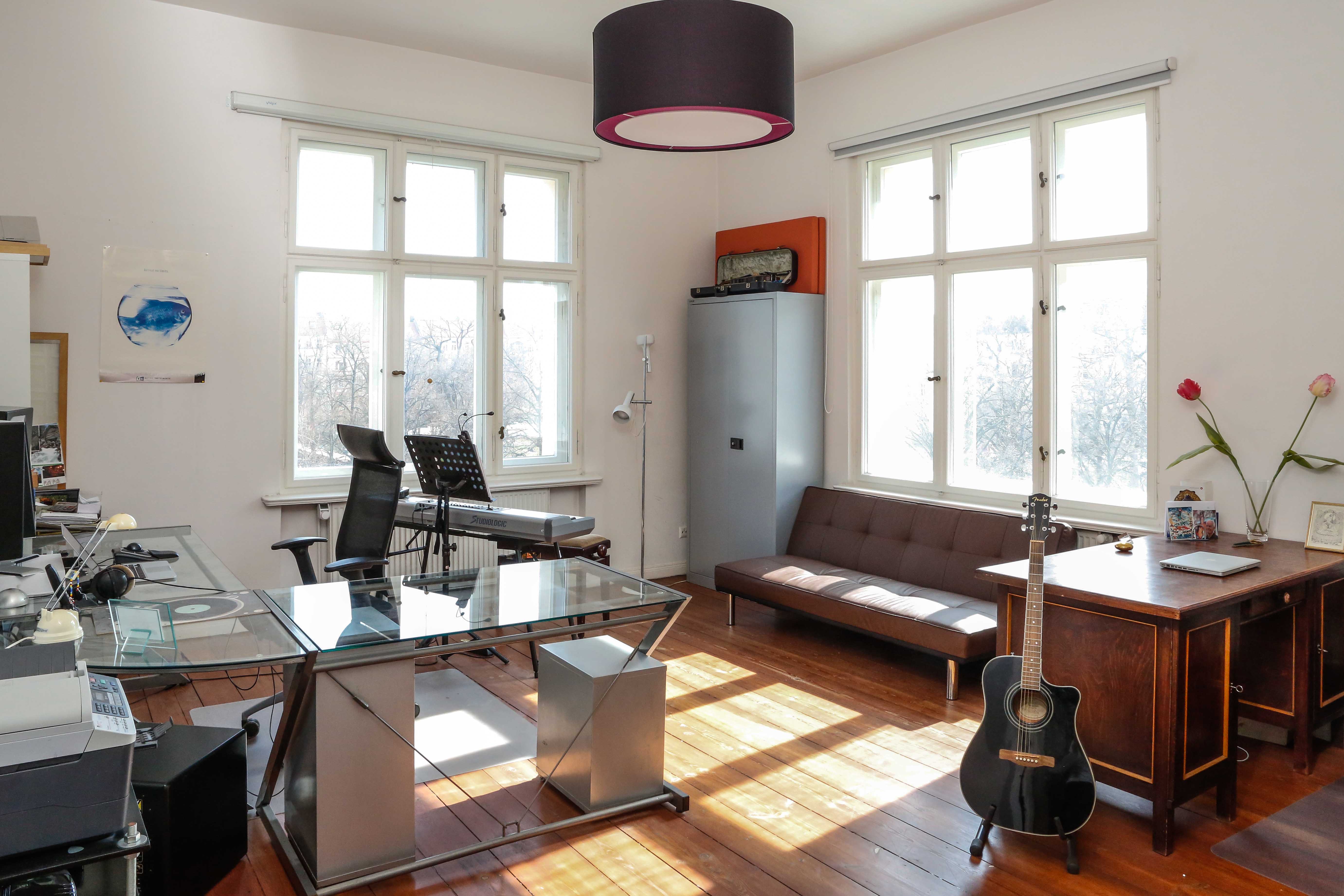 Lichtdurchflutete 4-Zimmer-Wohnung mit direktem Blick auf den Boxhagener Platz