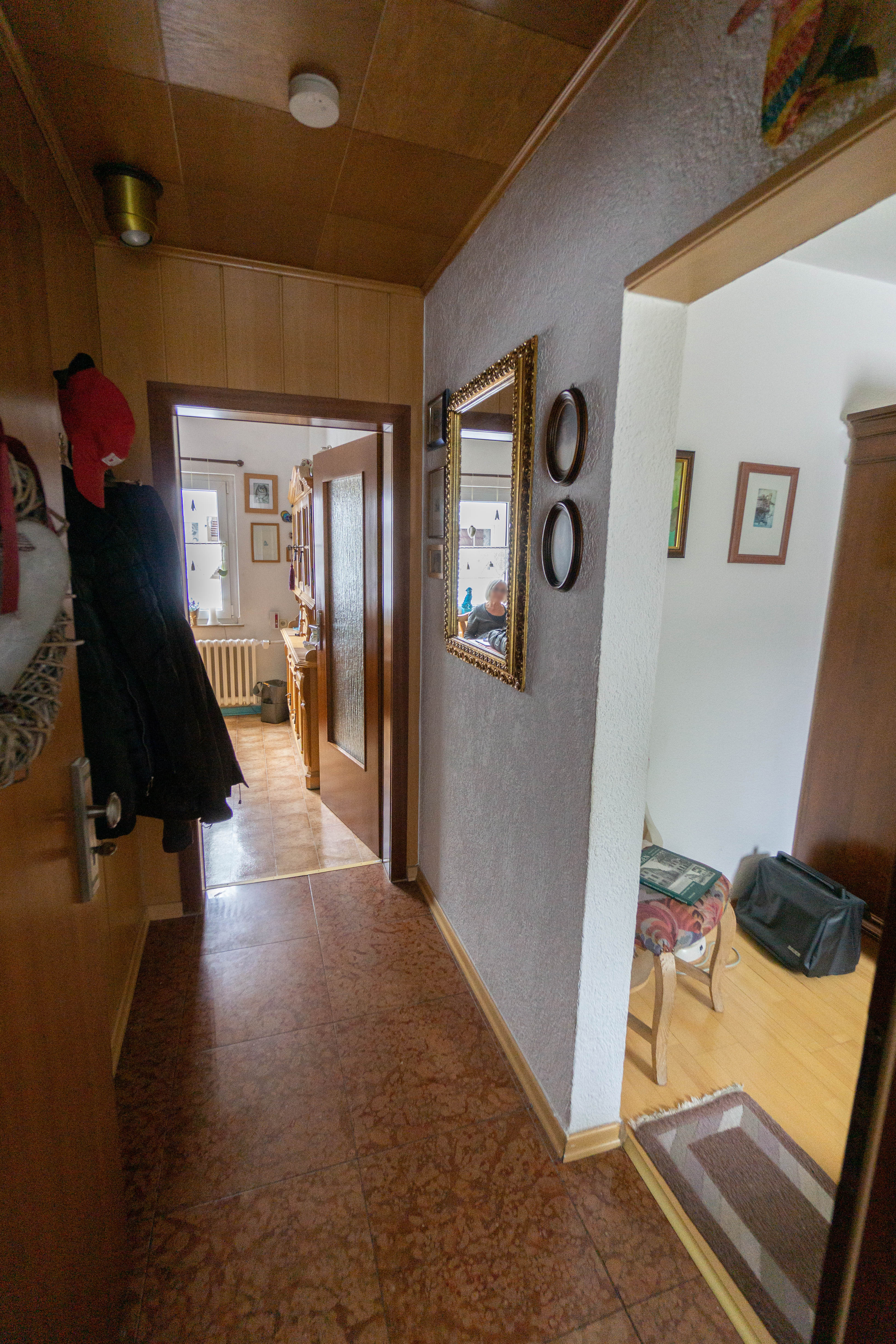 Gepflegtes, bezugsfreies Zweifamilienhaus auf großem Grundstück in gesuchter Wohnlage