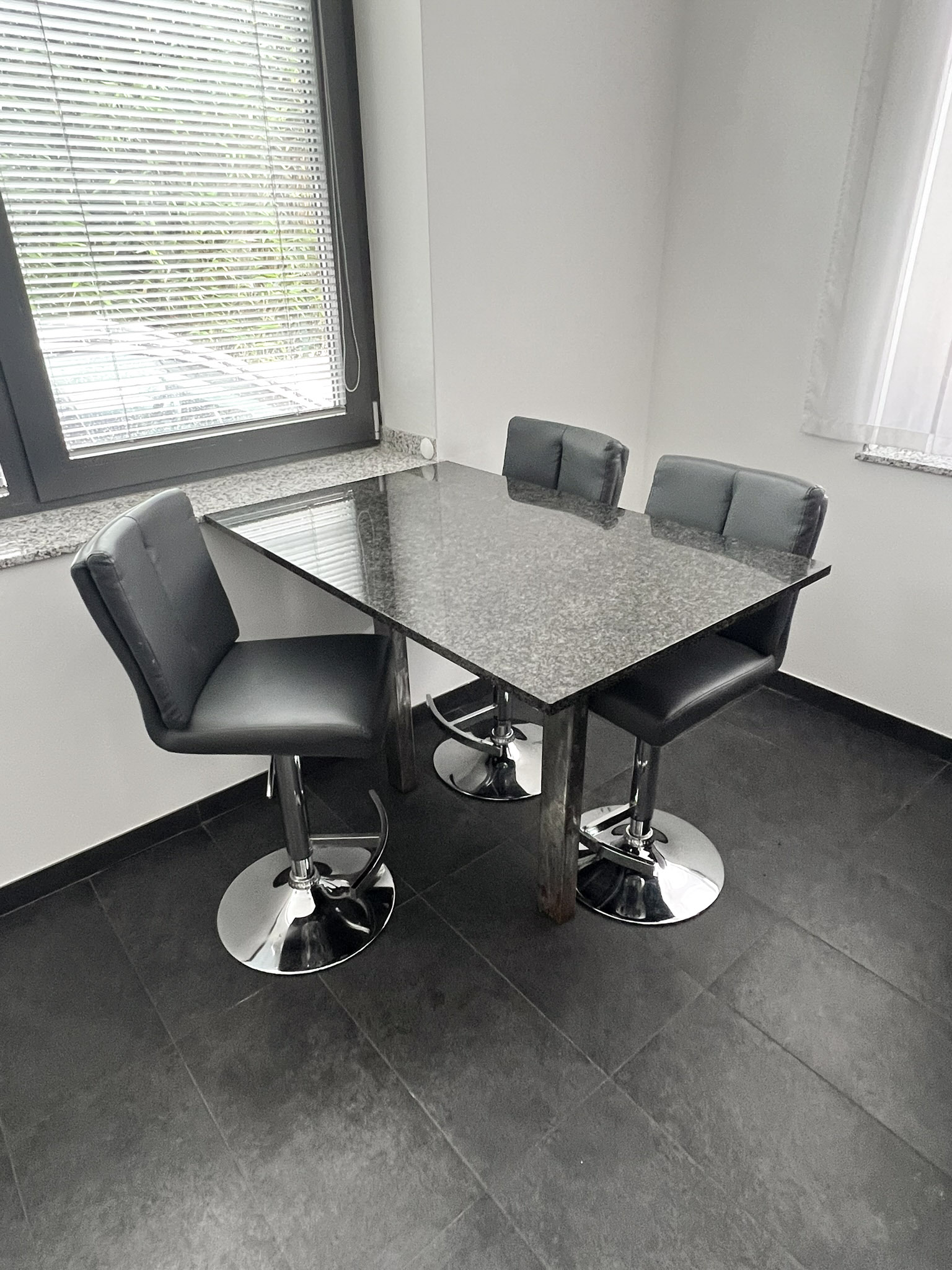 Top-gepflegtes, teilmöbliertes Apartment in ruhiger Wohnlage