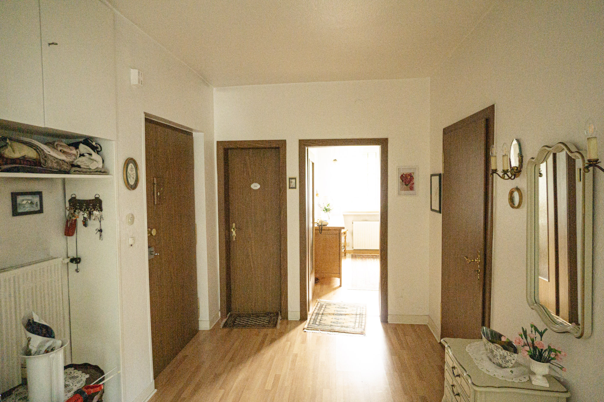 Rarität in Bilk: Großzügiges Zweifamilienhaus mit Garten, 2 Garagen und Einliegerbereich