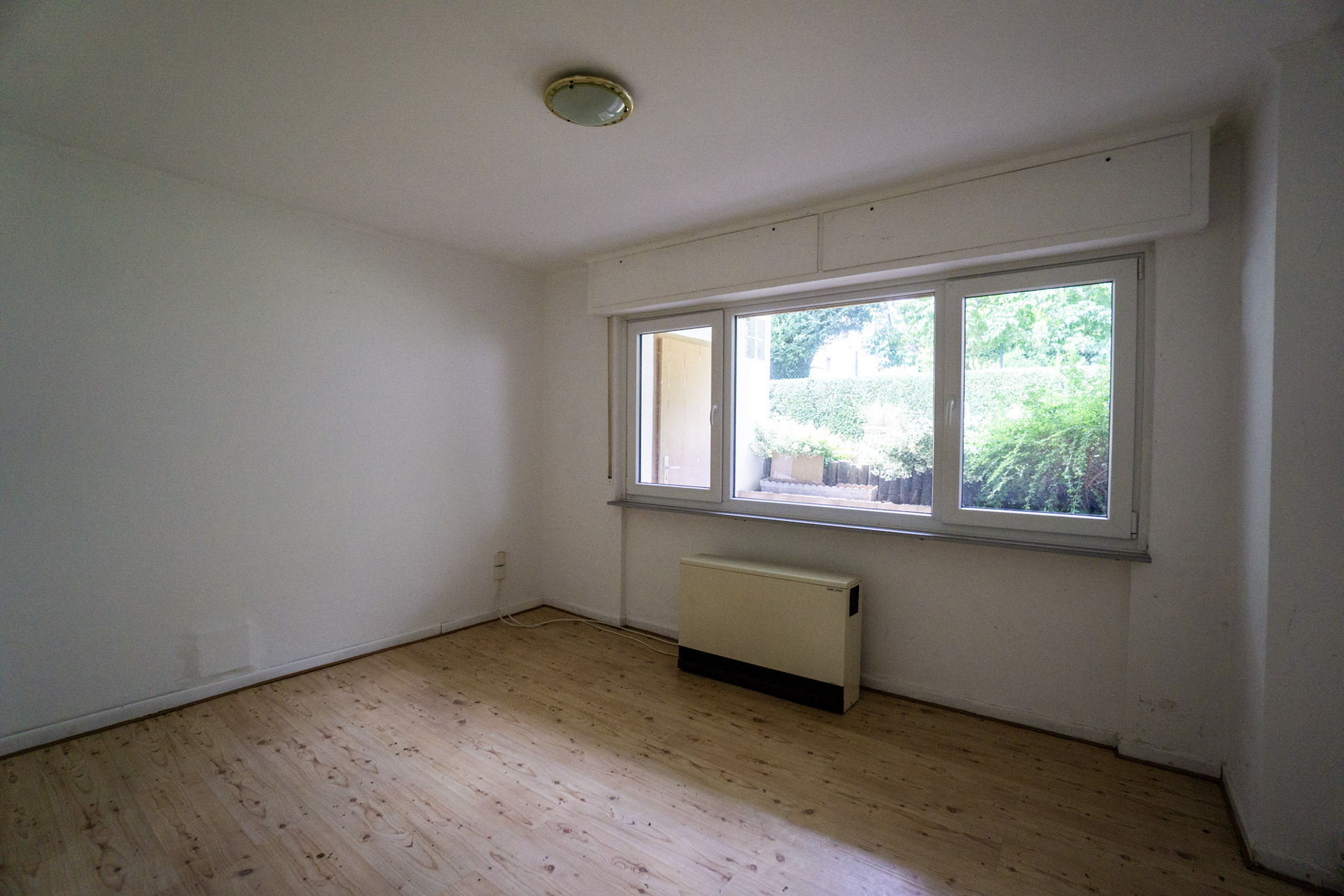 Rarität in Bilk: Großzügiges Zweifamilienhaus mit Garten, 2 Garagen und Einliegerbereich