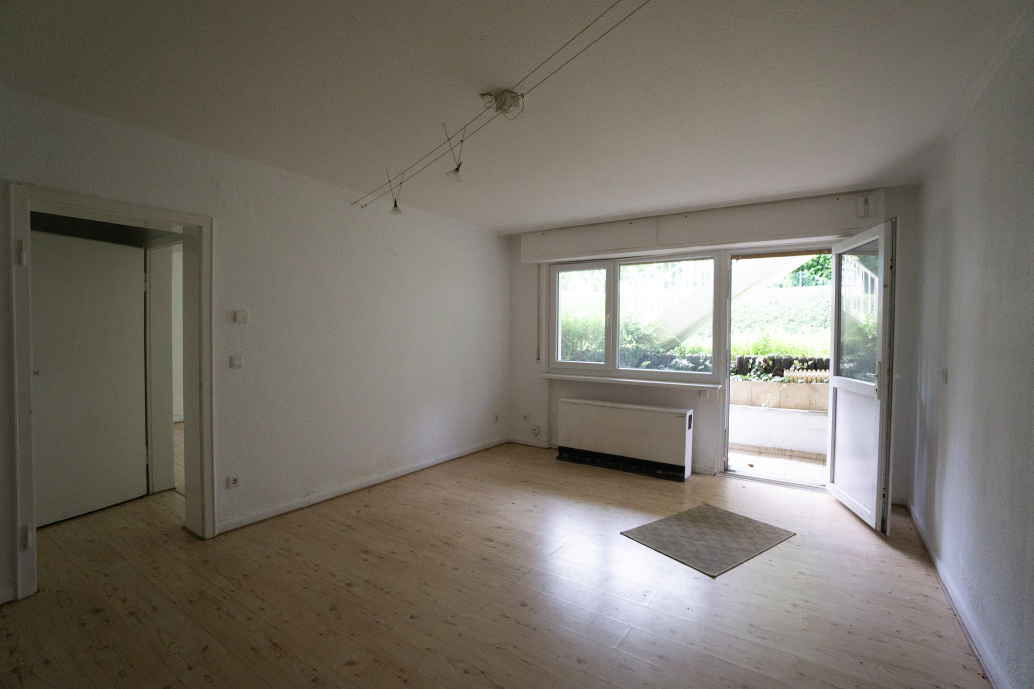 Rarität in Bilk: Großzügiges Zweifamilienhaus mit Garten, 2 Garagen und Einliegerbereich