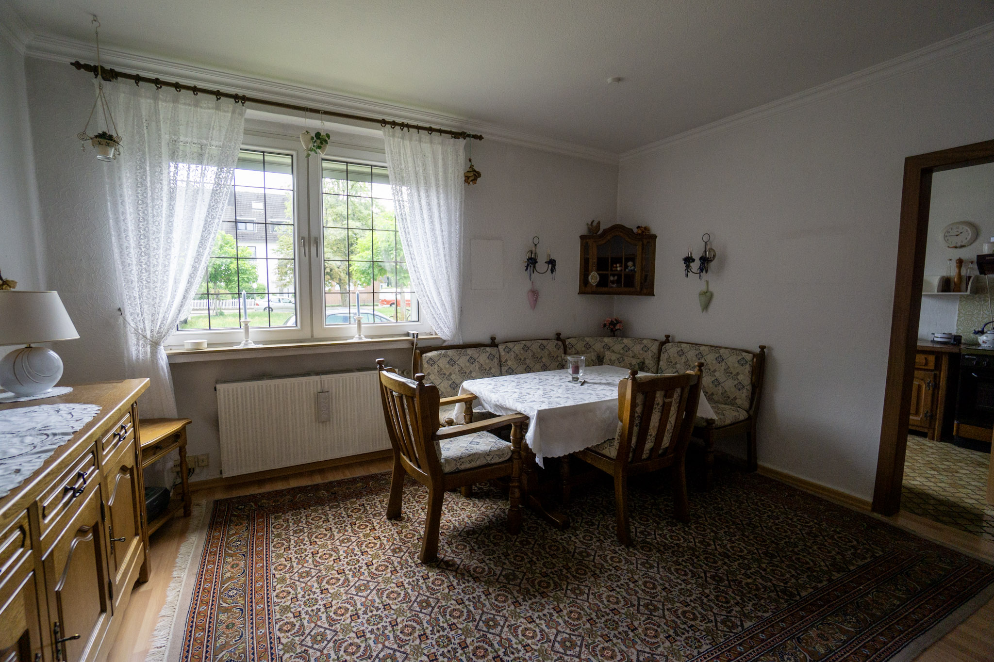 Rarität in Bilk: Großzügiges Zweifamilienhaus mit Garten, 2 Garagen und Einliegerbereich