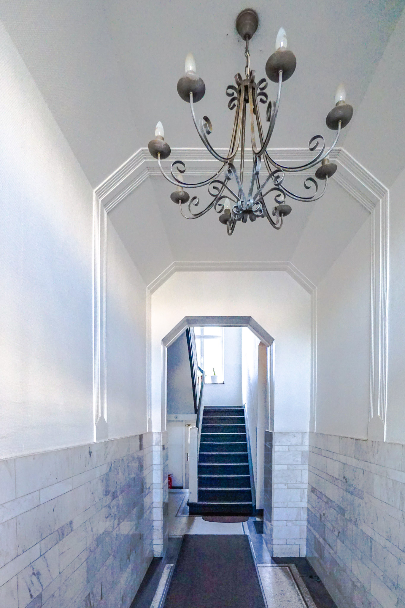 Seltenes Angebot, mitten in Bilk: Gemütliche, sanierte 2 Zimmer Altbauwohnung mit Stadtgarten