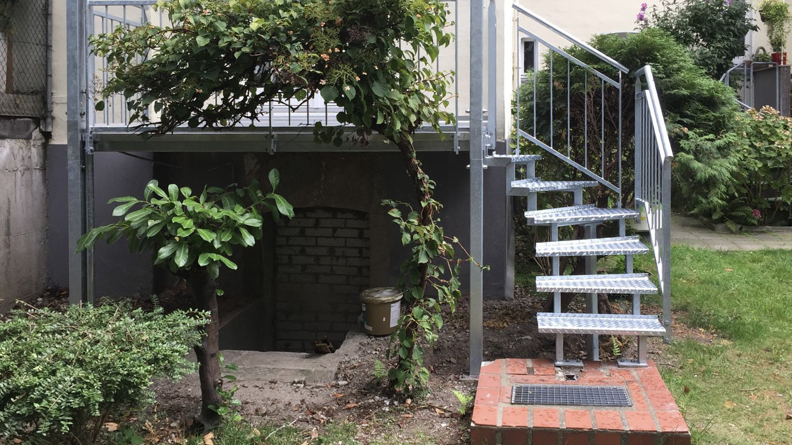 Seltenes Angebot, mitten in Bilk: Gemütliche, sanierte 2 Zimmer Altbauwohnung mit Stadtgarten