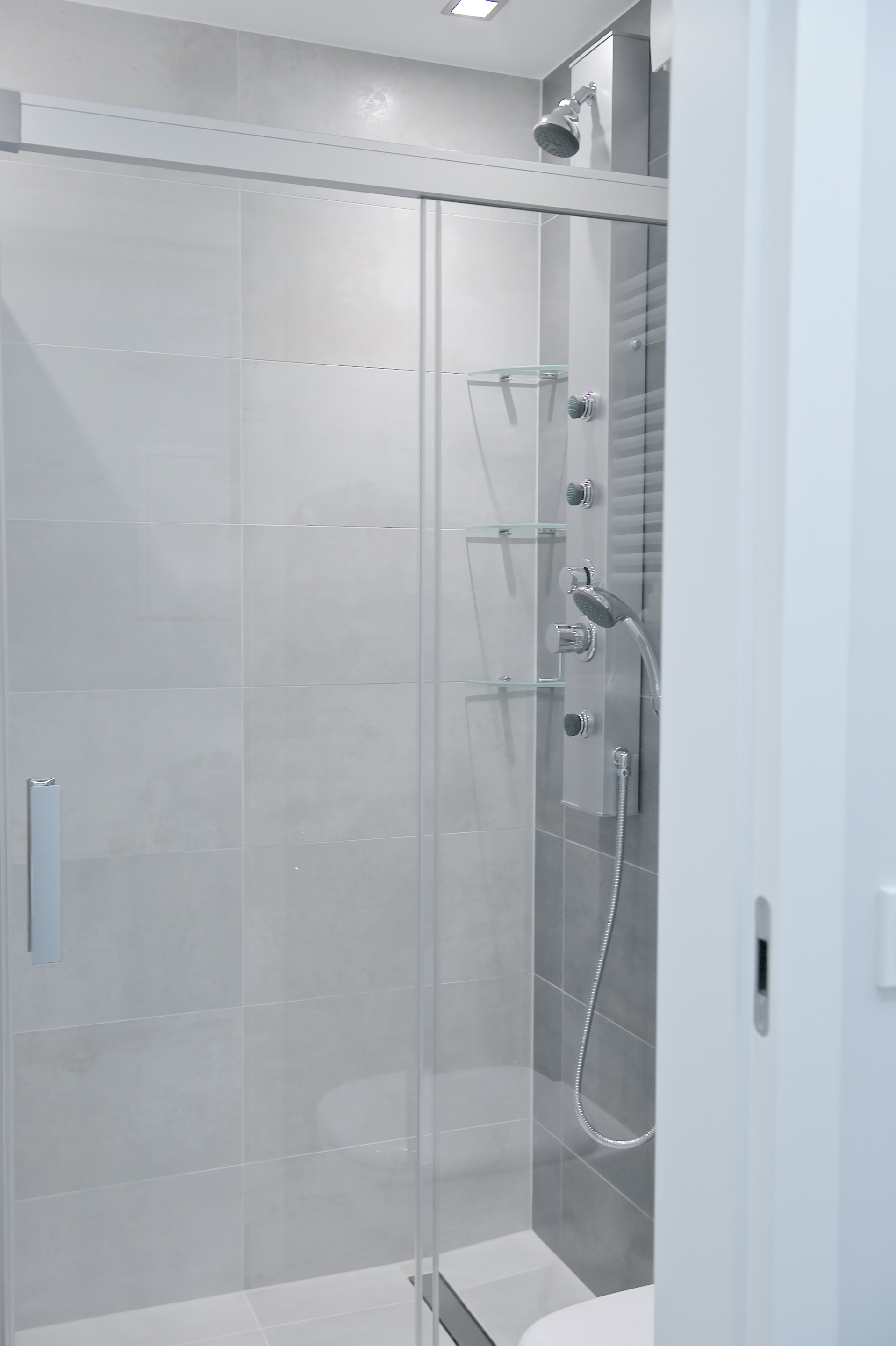 *reserviert* Kernsanierte, bezugsfreie und perfekt ausgestattete 2 Zimmer Wohnung mit Balkon