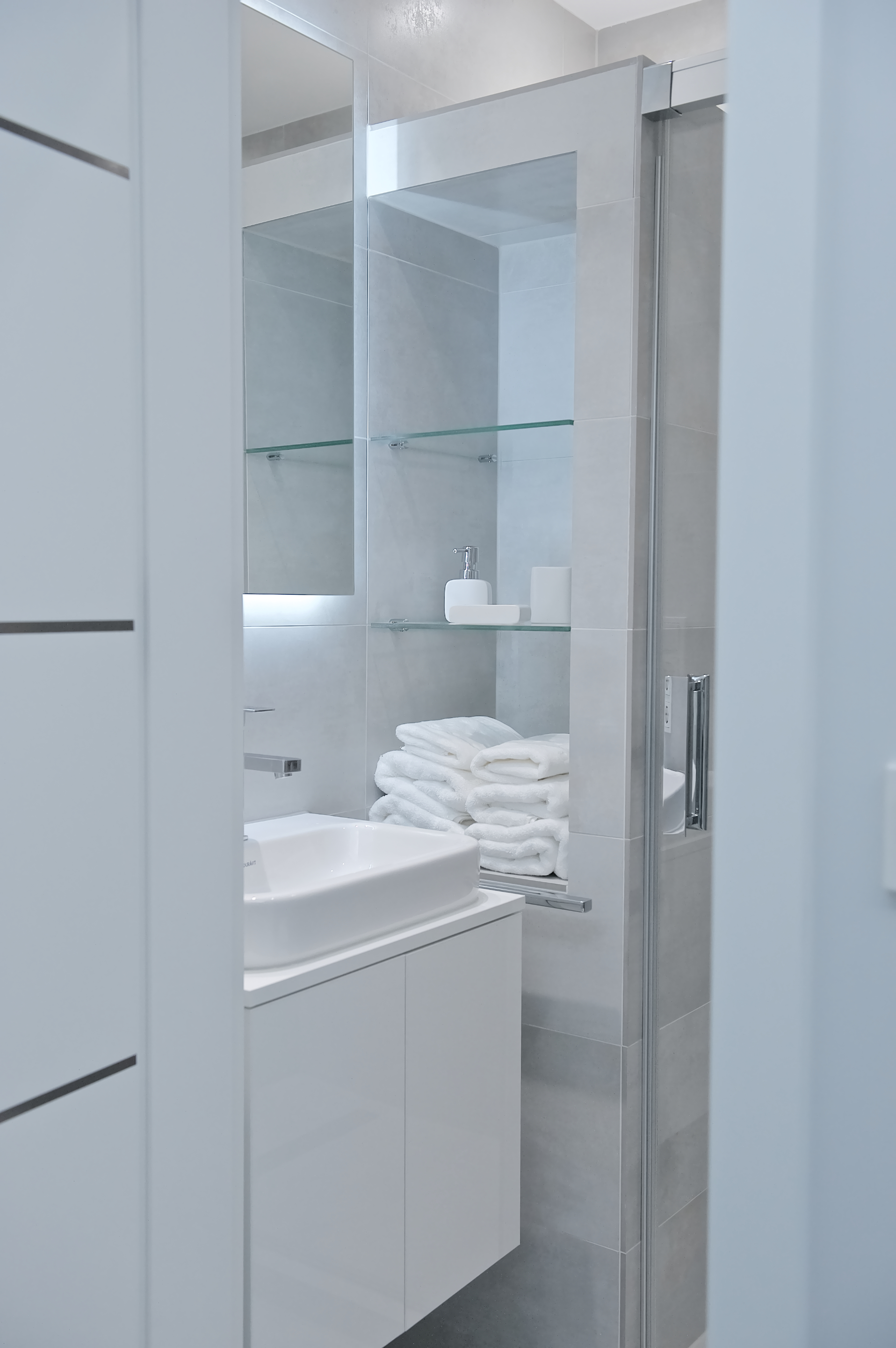 *reserviert* Kernsanierte, bezugsfreie und perfekt ausgestattete 2 Zimmer Wohnung mit Balkon