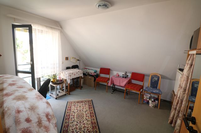 gepflegte und helle Dreiraumwohnung mit Tiefgaragenstellplatz im Zentrum
