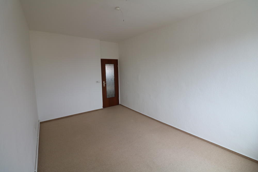 große Zweiraumwohnung im Dachgeschoss in Hainnähe