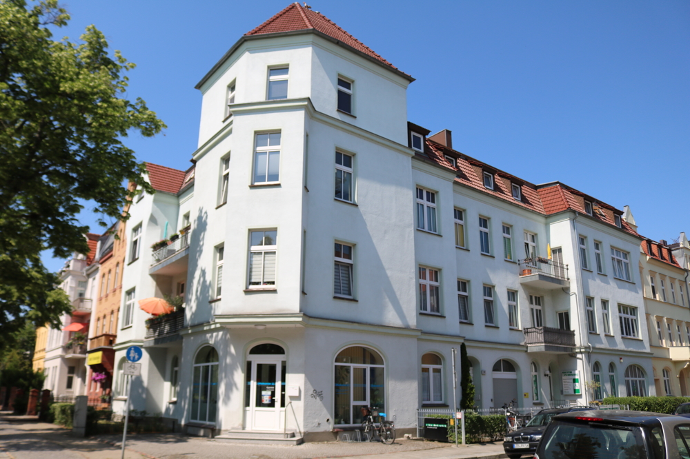 große Zweiraumwohnung im Dachgeschoss in Hainnähe