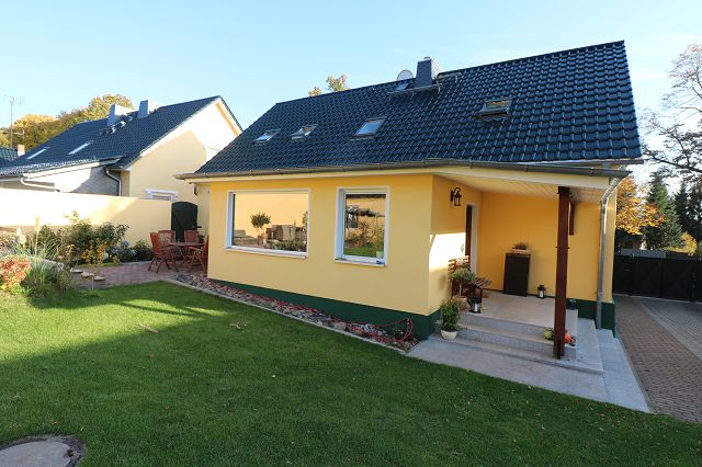 modernisiertes Einfamilienhaus mit Freiterrasse und viel Nebengelass