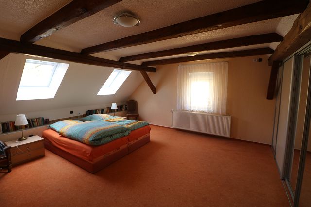 modernisiertes Einfamilienhaus mit Freiterrasse und viel Nebengelass