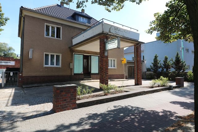 Wohnen und arbeiten auf einem Grundstück mit direktem Wasserzugang