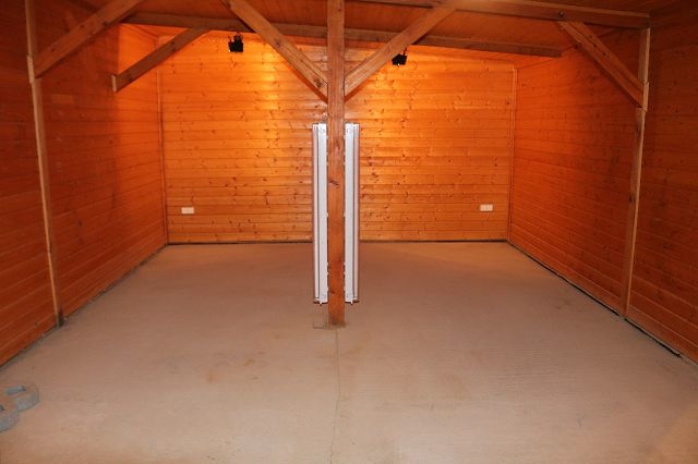 Gewerbeeinheit mit Lager und Carport