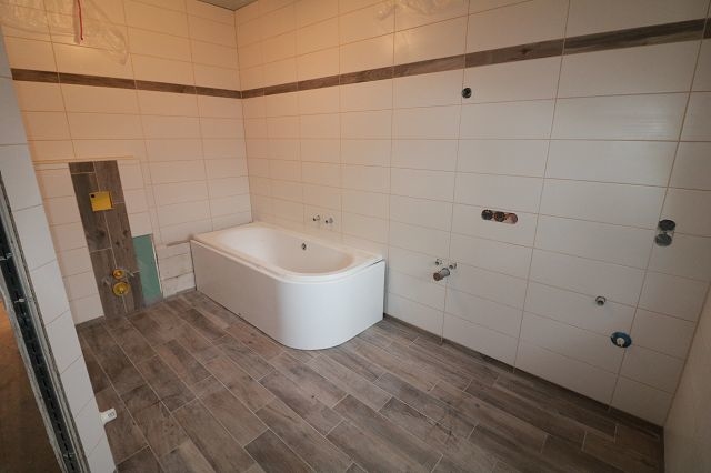 3-Raumwohnung im Erdgeschoss mit Hof/Gartenbereich -Erstbezug -