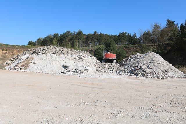 erschlossene und funktionstüchtige Kiesgrube mit großem Abbauressourcen