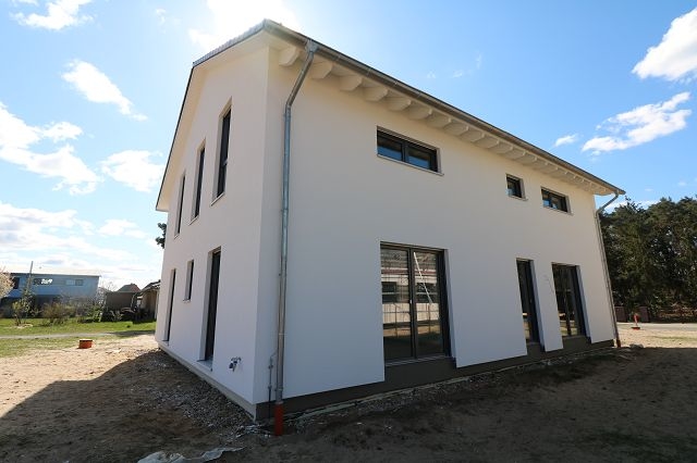 ERSTBEZUG wunderschöne moderne 3-RWE mit Balkon in ruhiger & grüner Lage